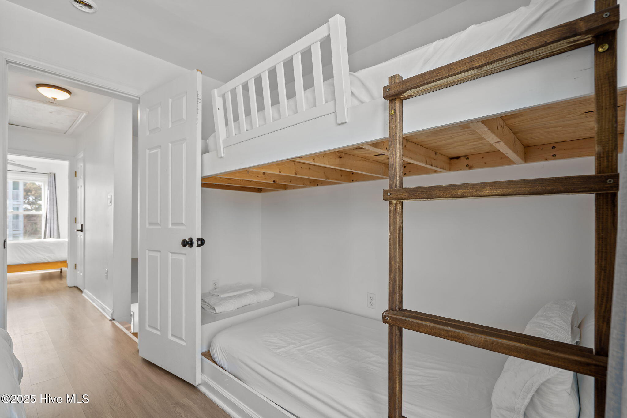 100544620 | Photo 26