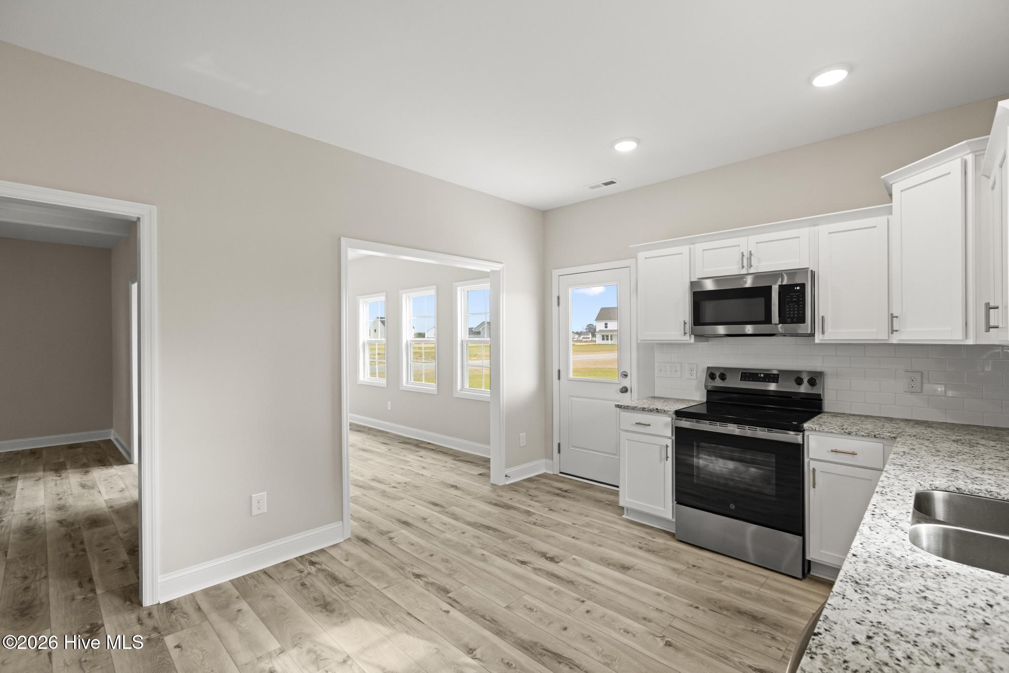 100519461 | Photo 11