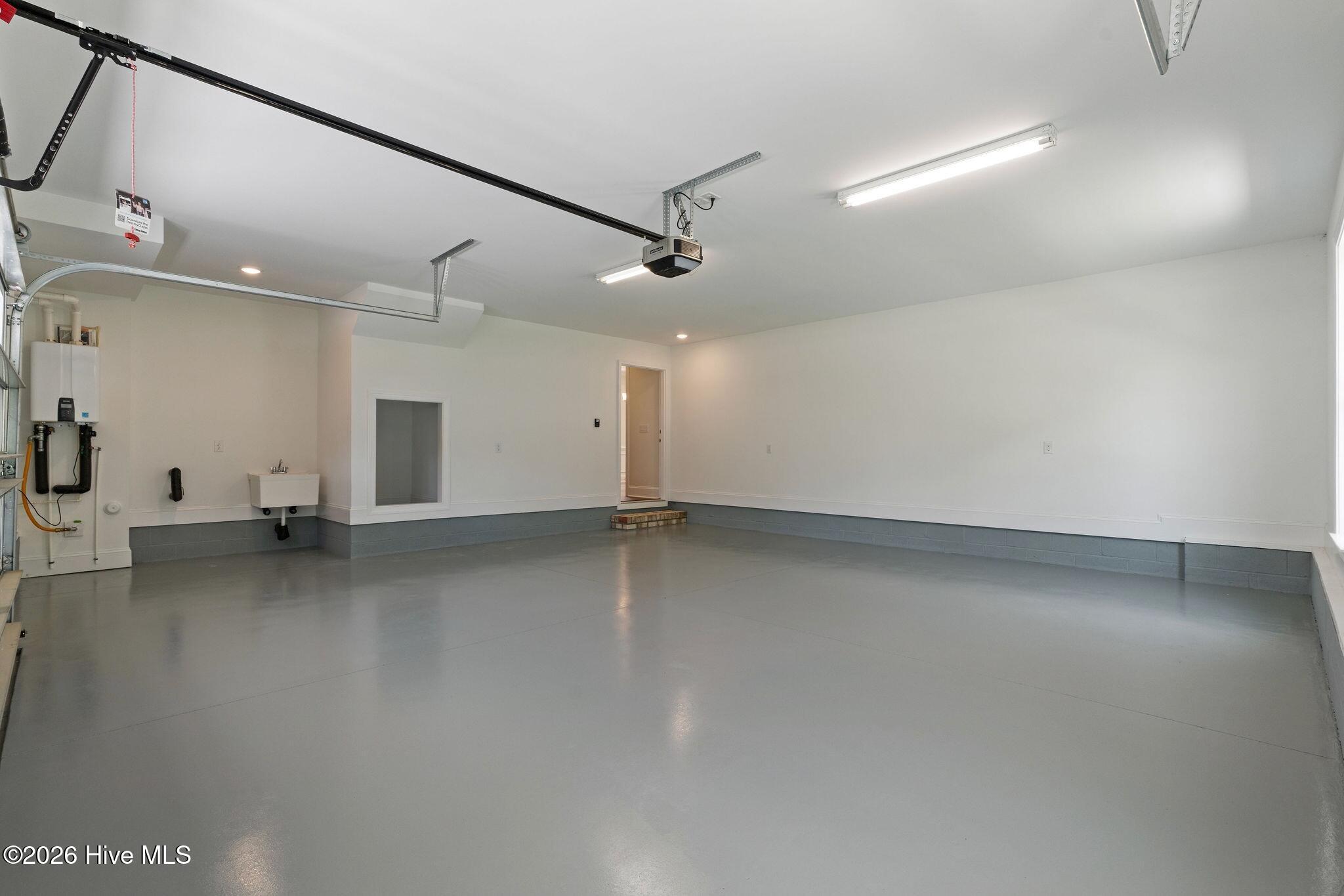 100561847 | Photo 21