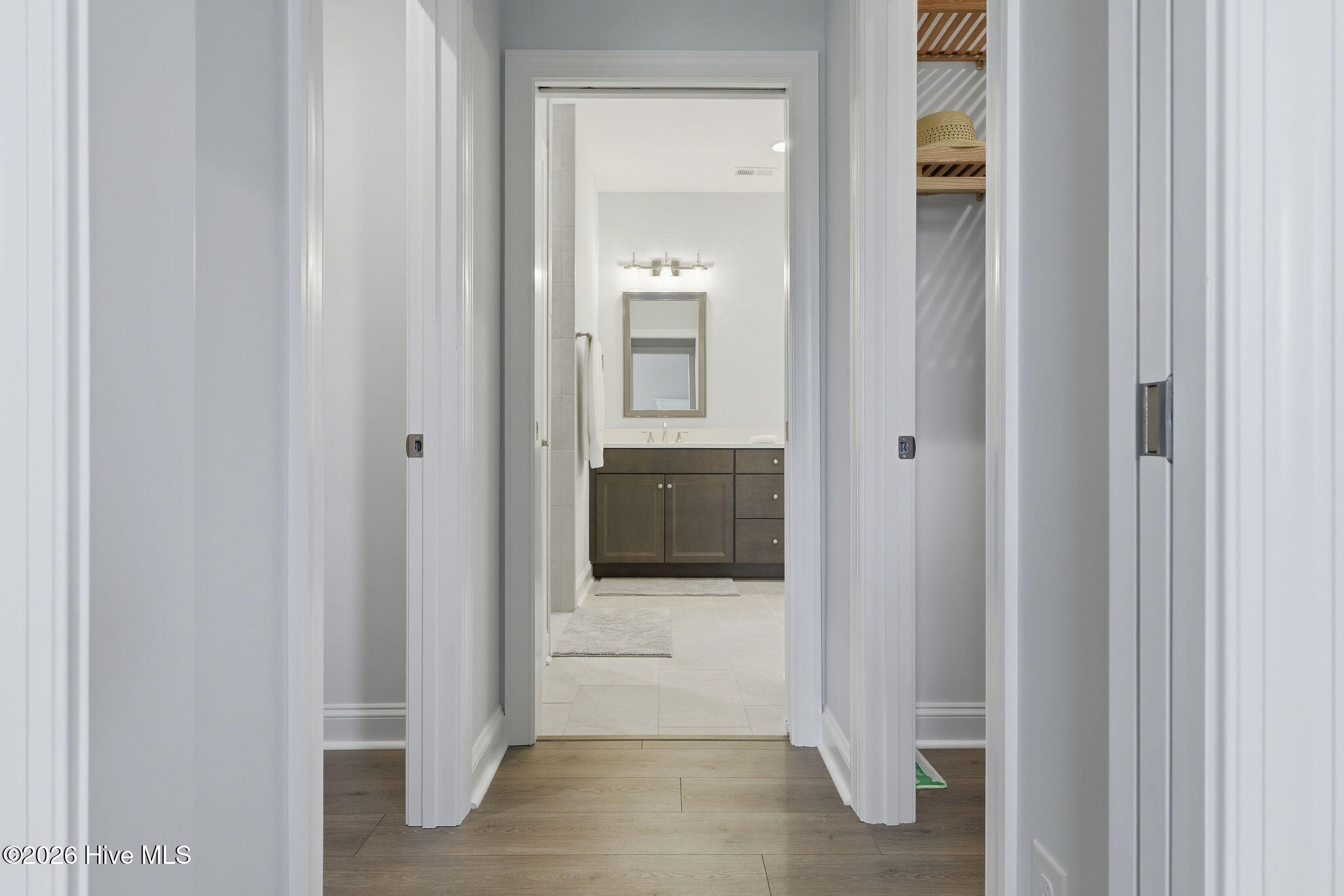 100564849 | Photo 32