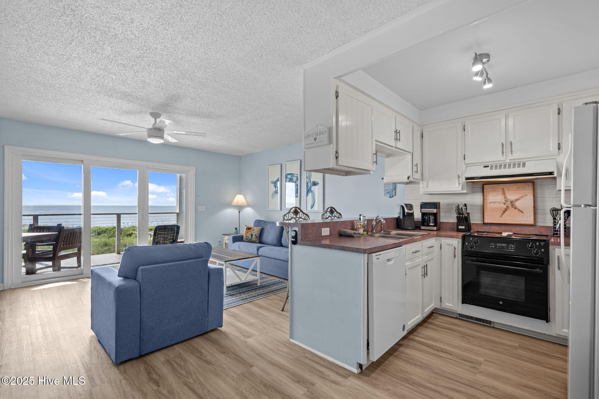 100528366 | Photo 30