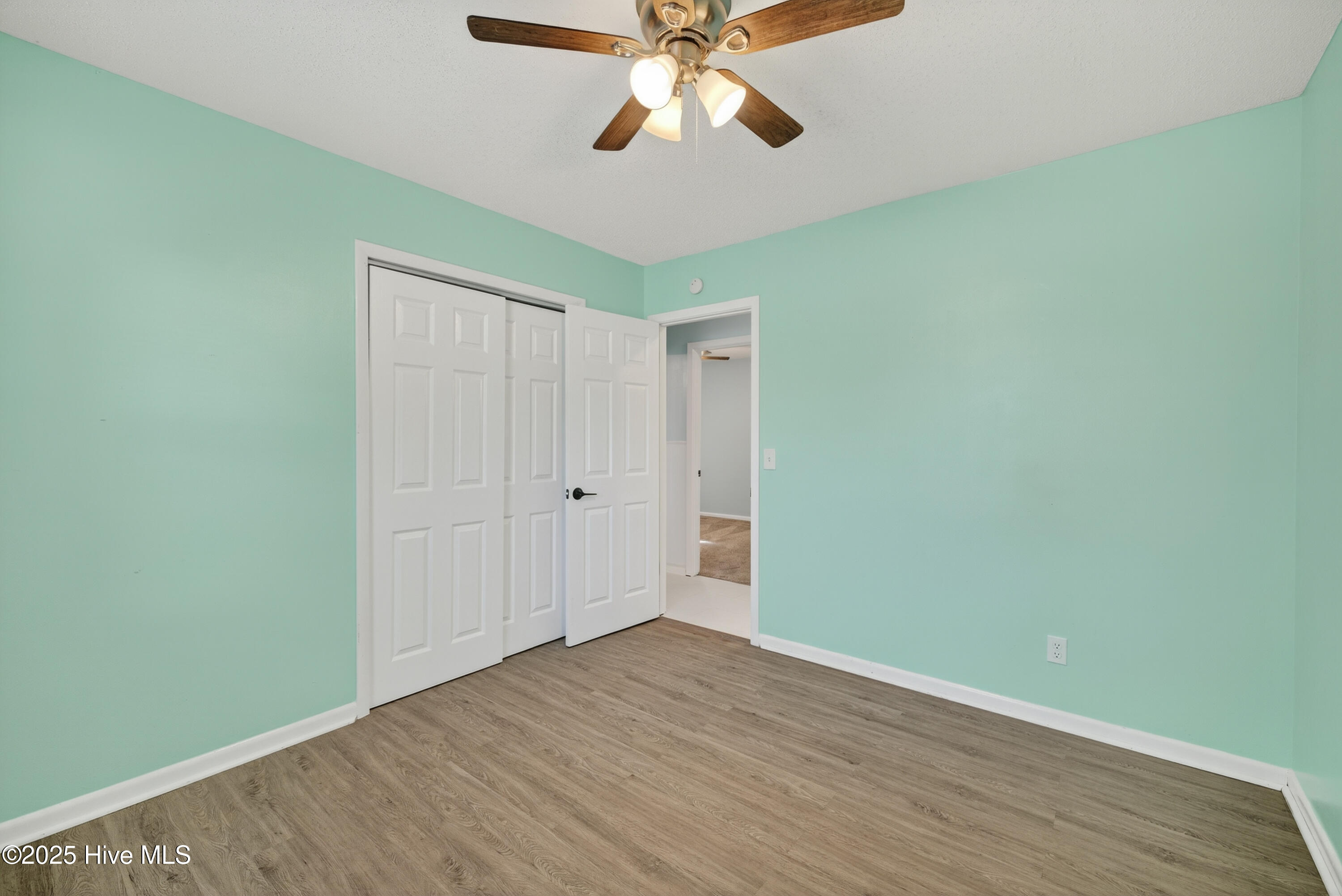 100541302 | Photo 27