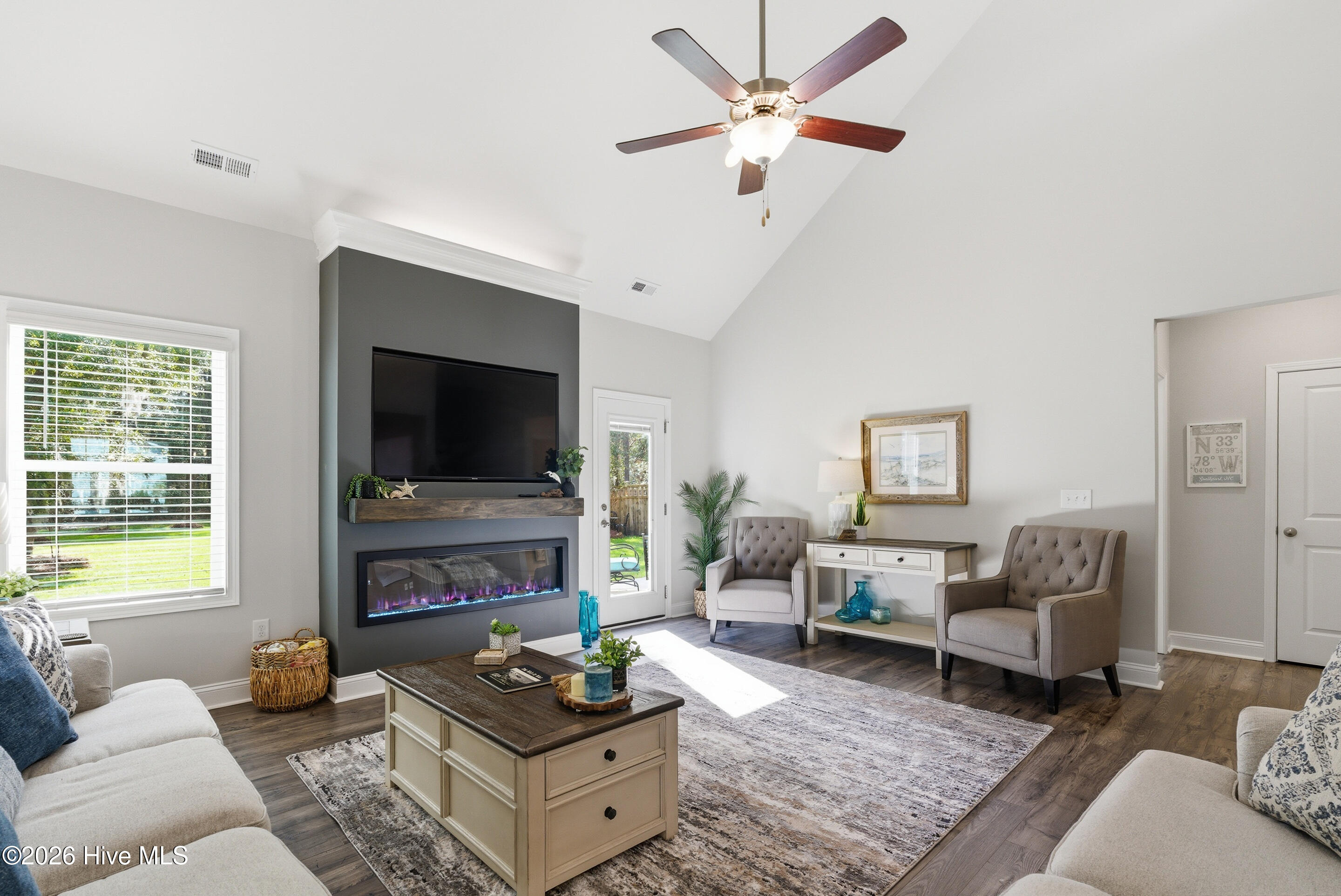 100562920 | Photo 14