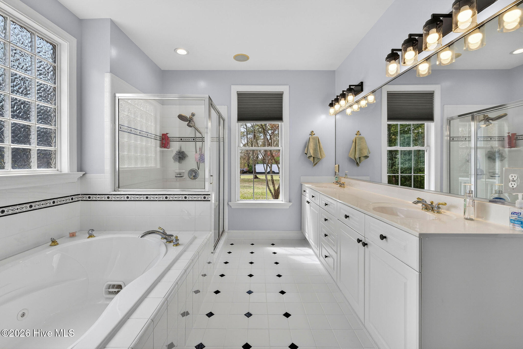 100563131 | Photo 35