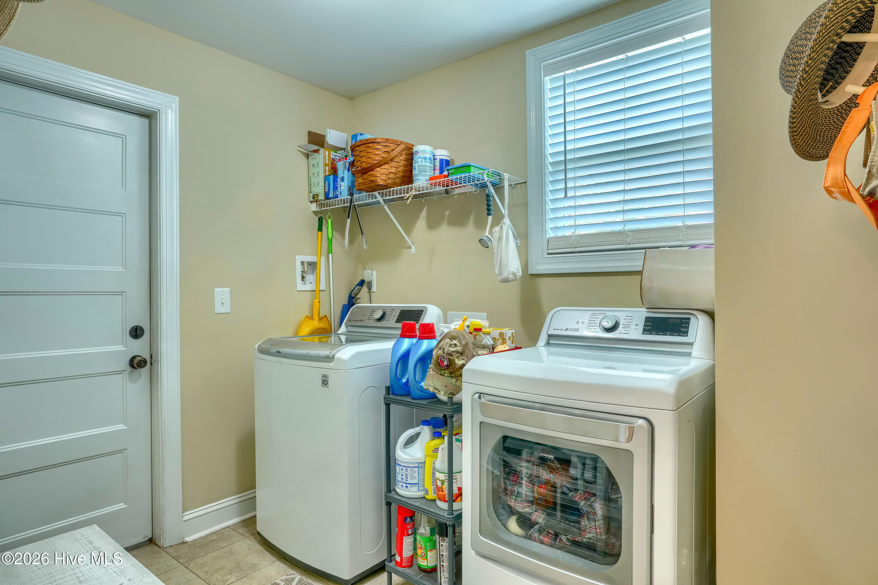 100563582 | Photo 35