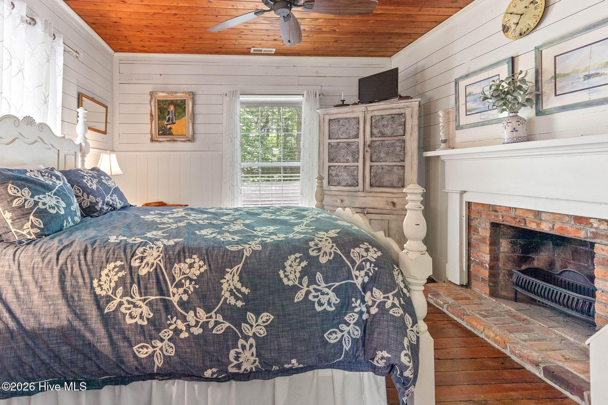 100554921 | Photo 37