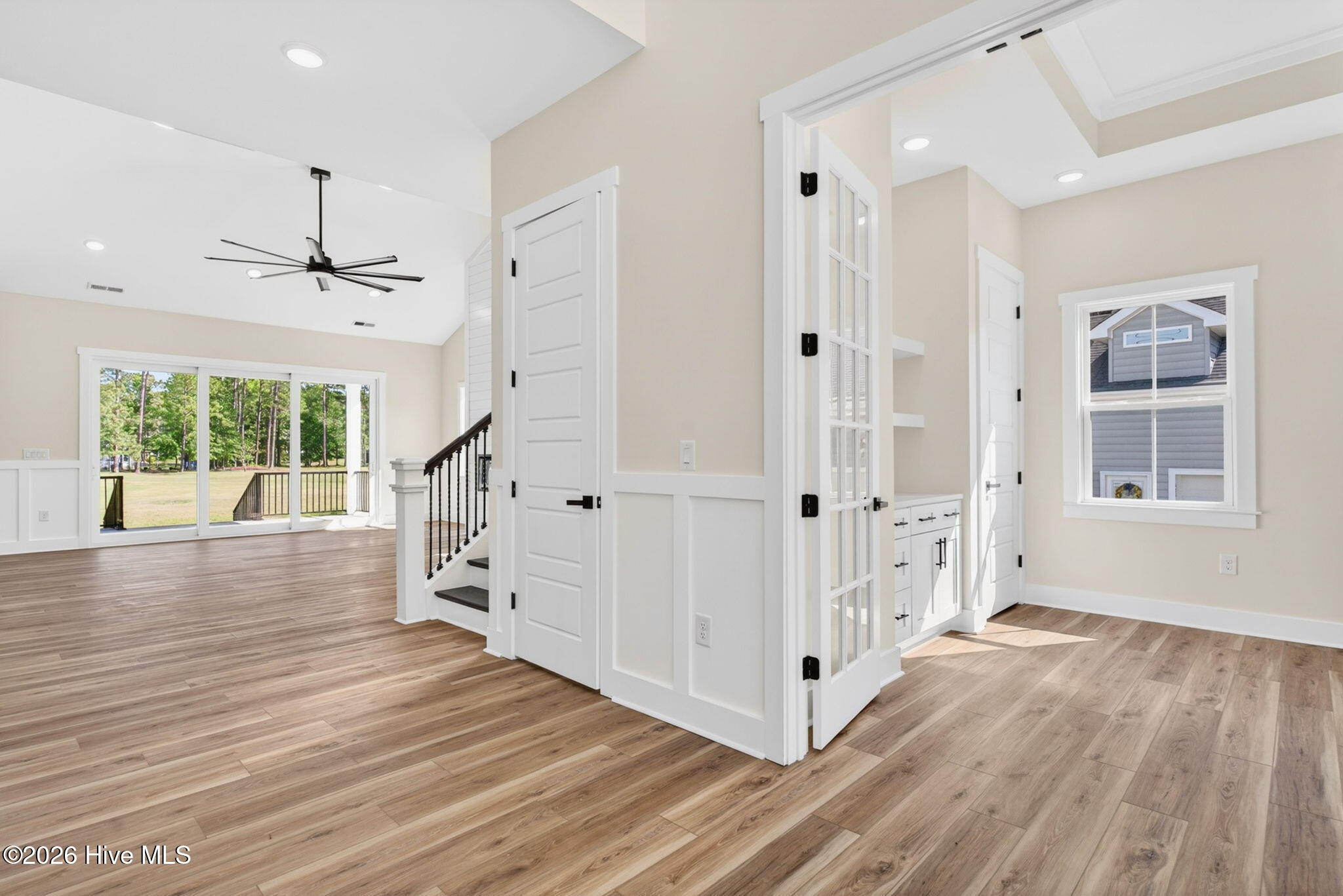 100568512 | Photo 11