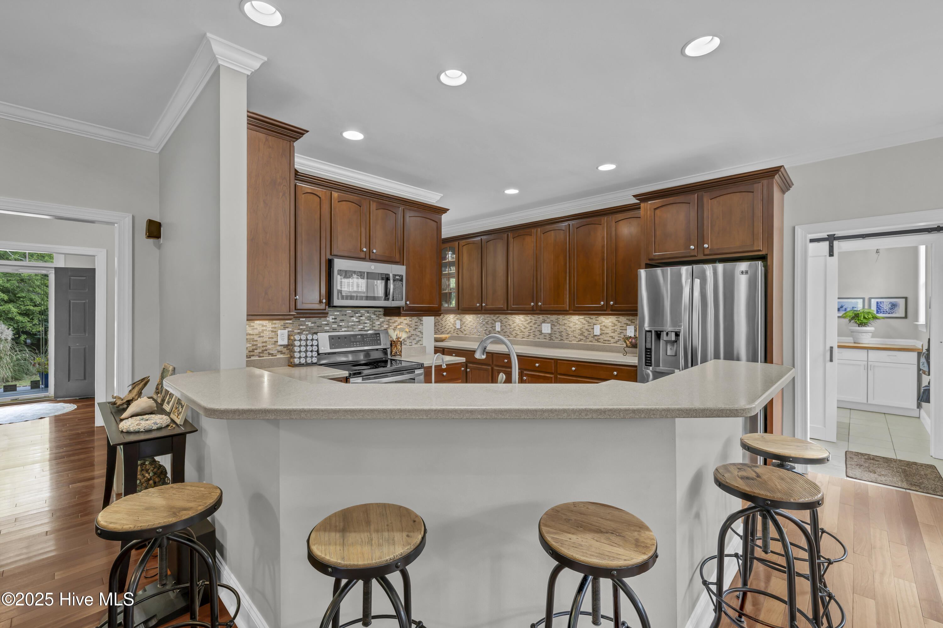 100533968 | Photo 17