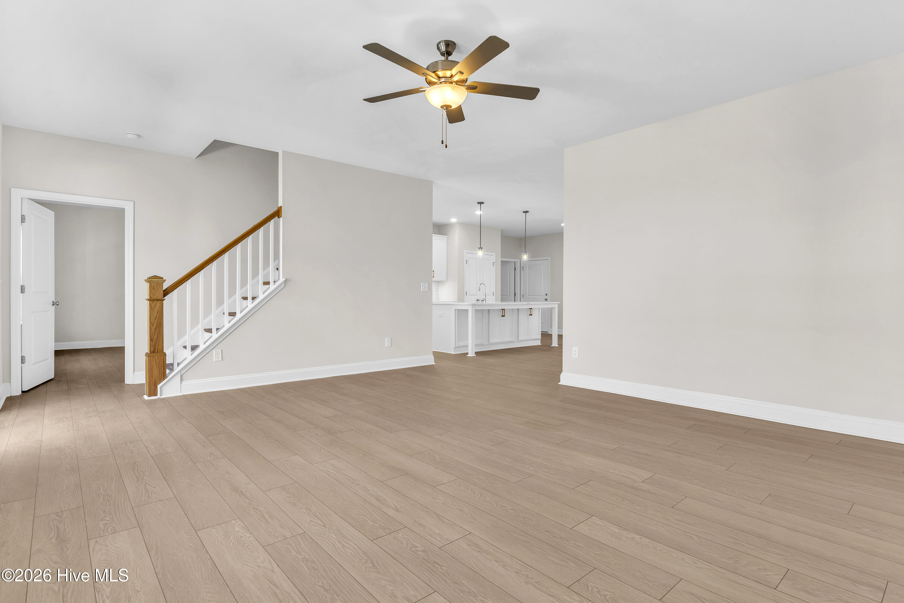 100563562 | Photo 26