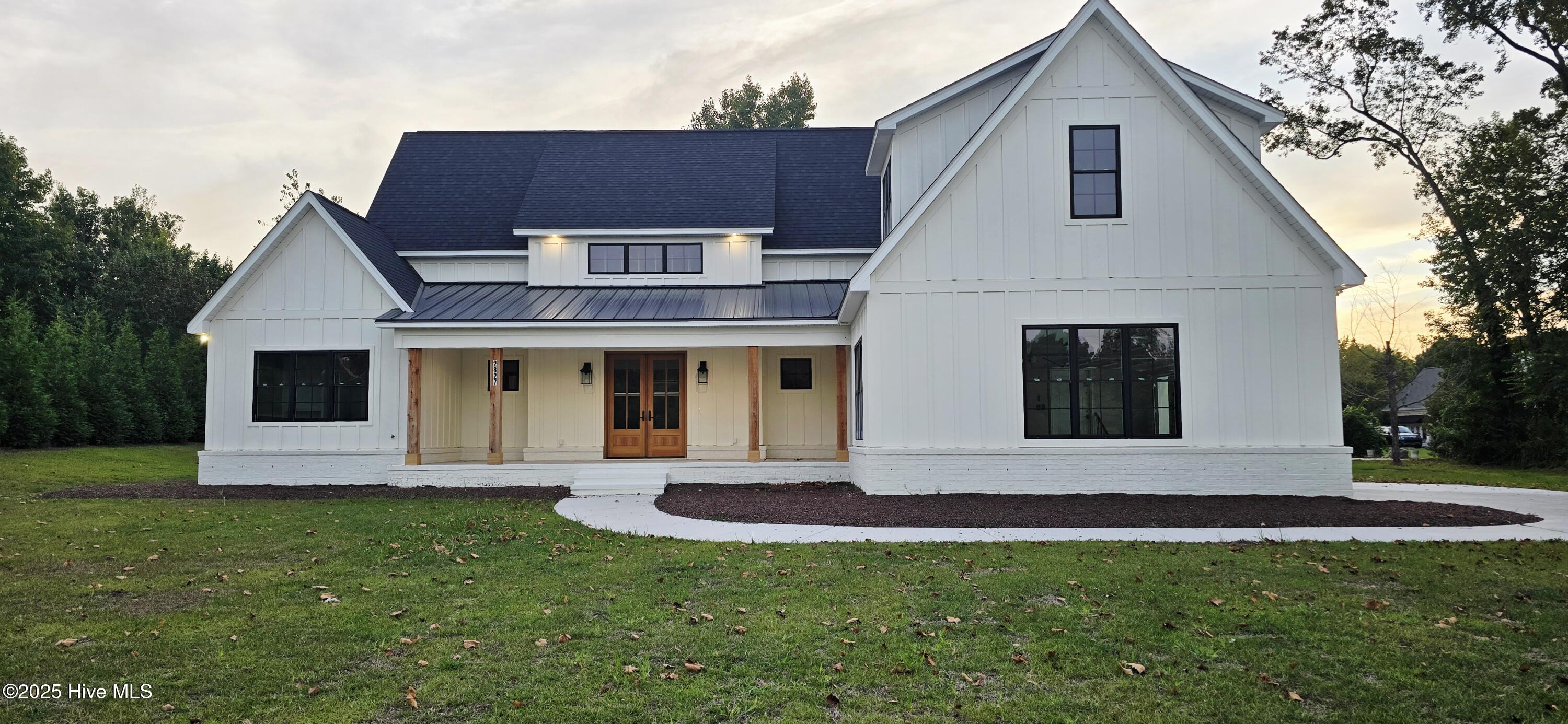 Homes for sale in Grimesland, NC | 2827 Landing Cir, Grimesland, NC 27837 | MLS# 100532206