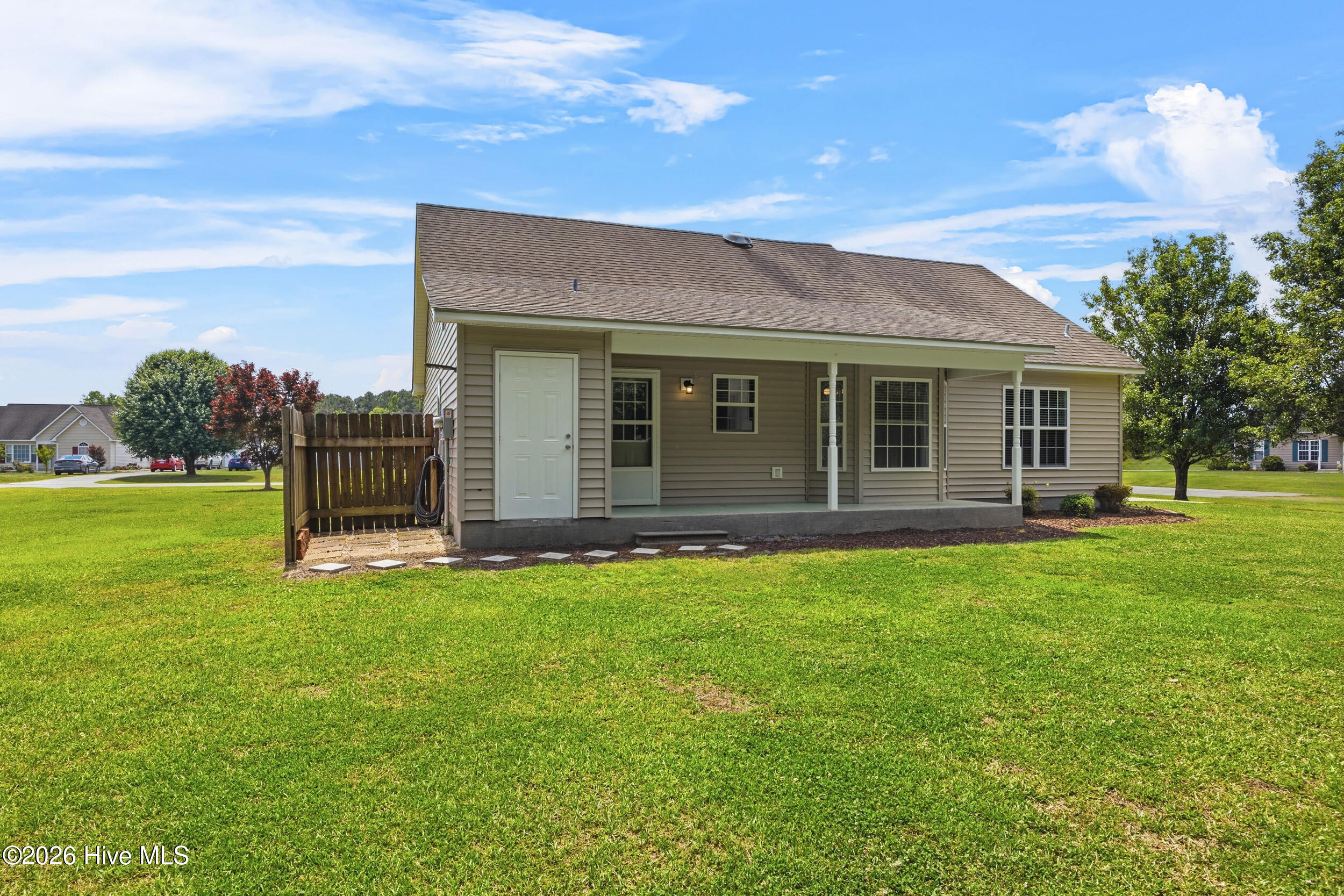 105 Henry Giddeons Drive, Teachey, NC 28464 – photo 22: 31_back exterior