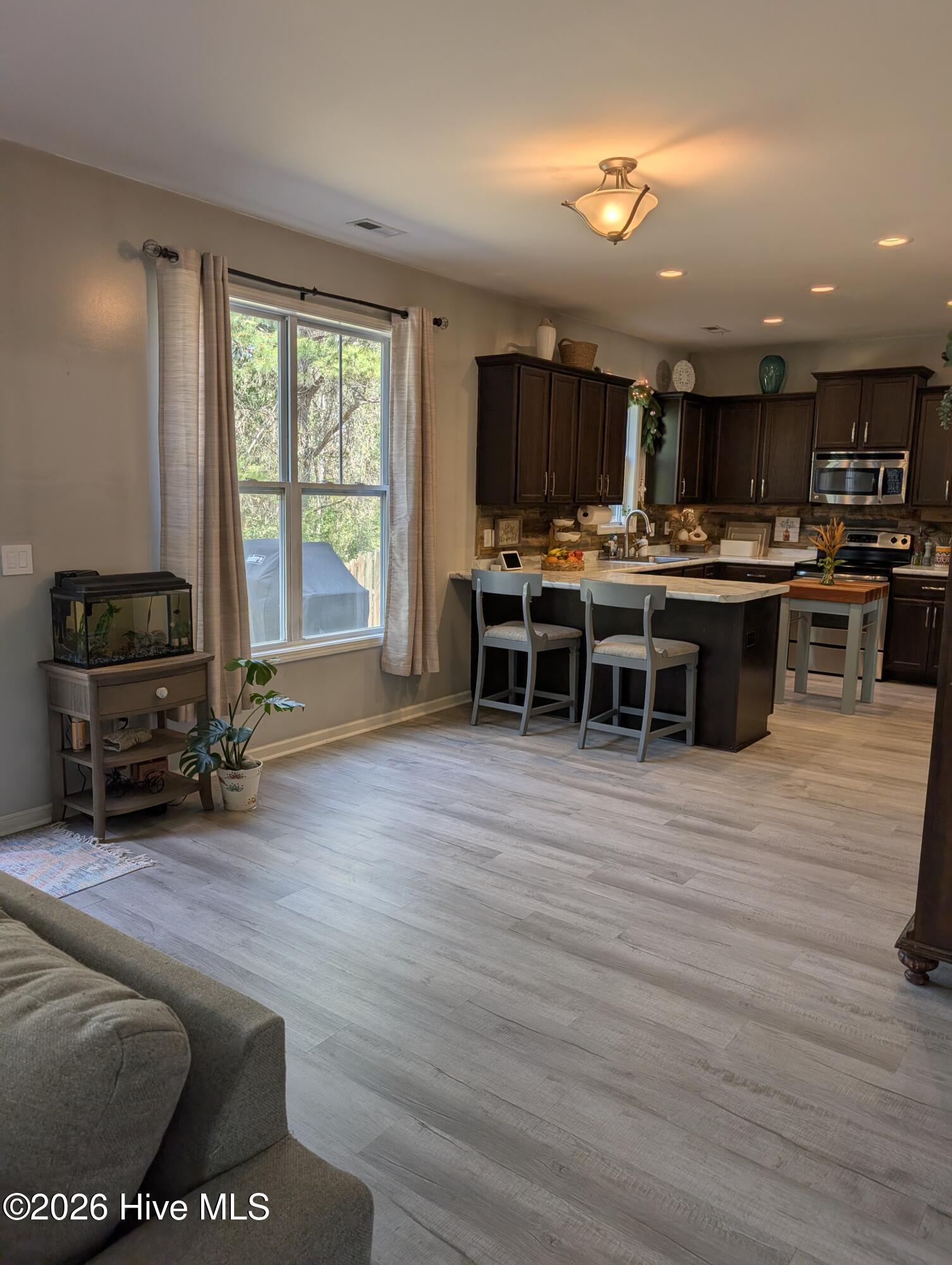 100550556 | Photo 11