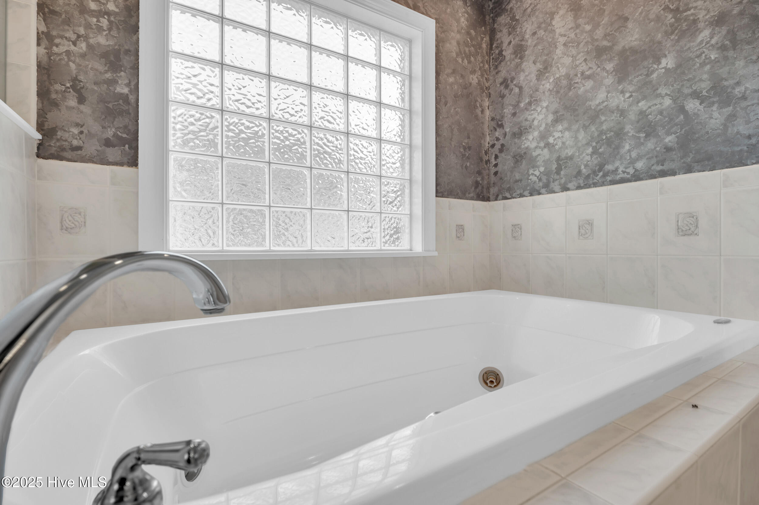 100542243 | Photo 18