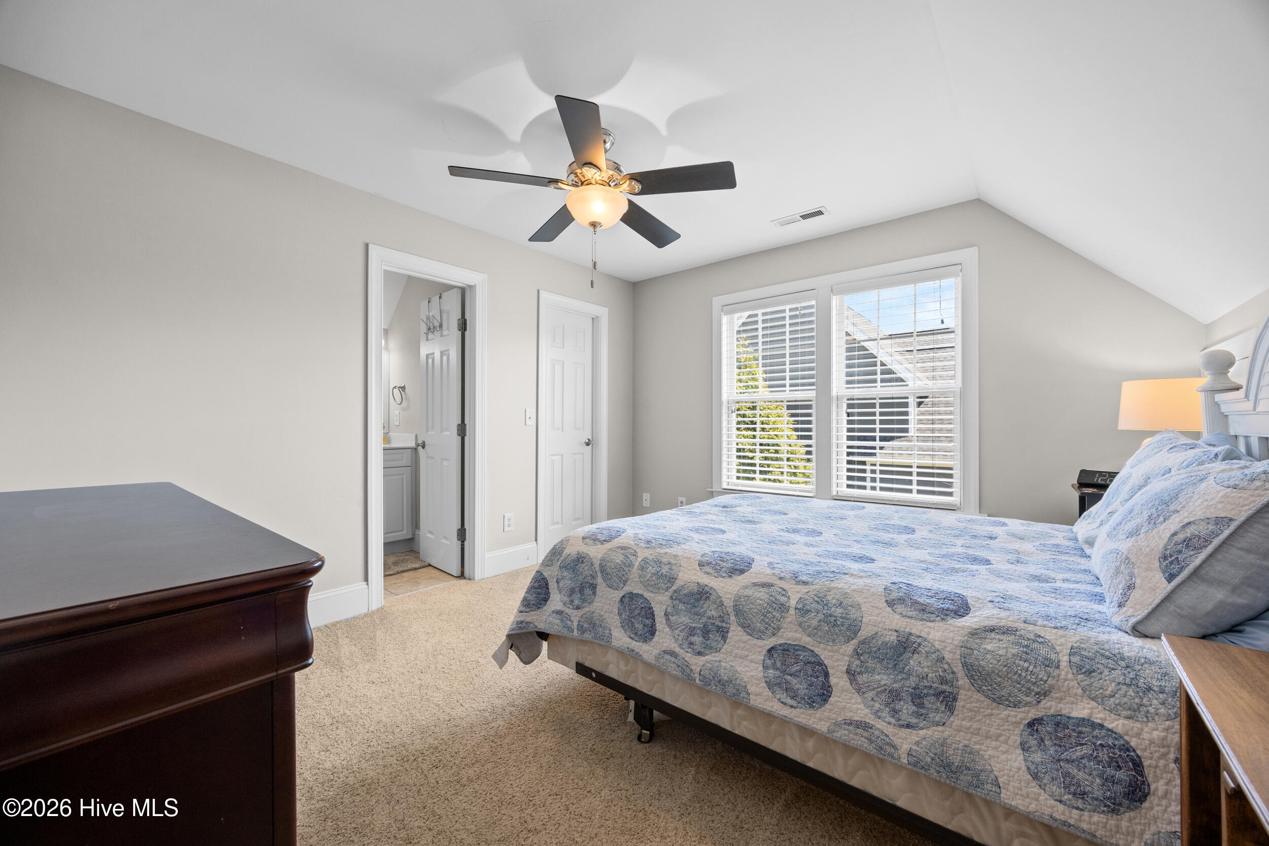 100565771 | Photo 49