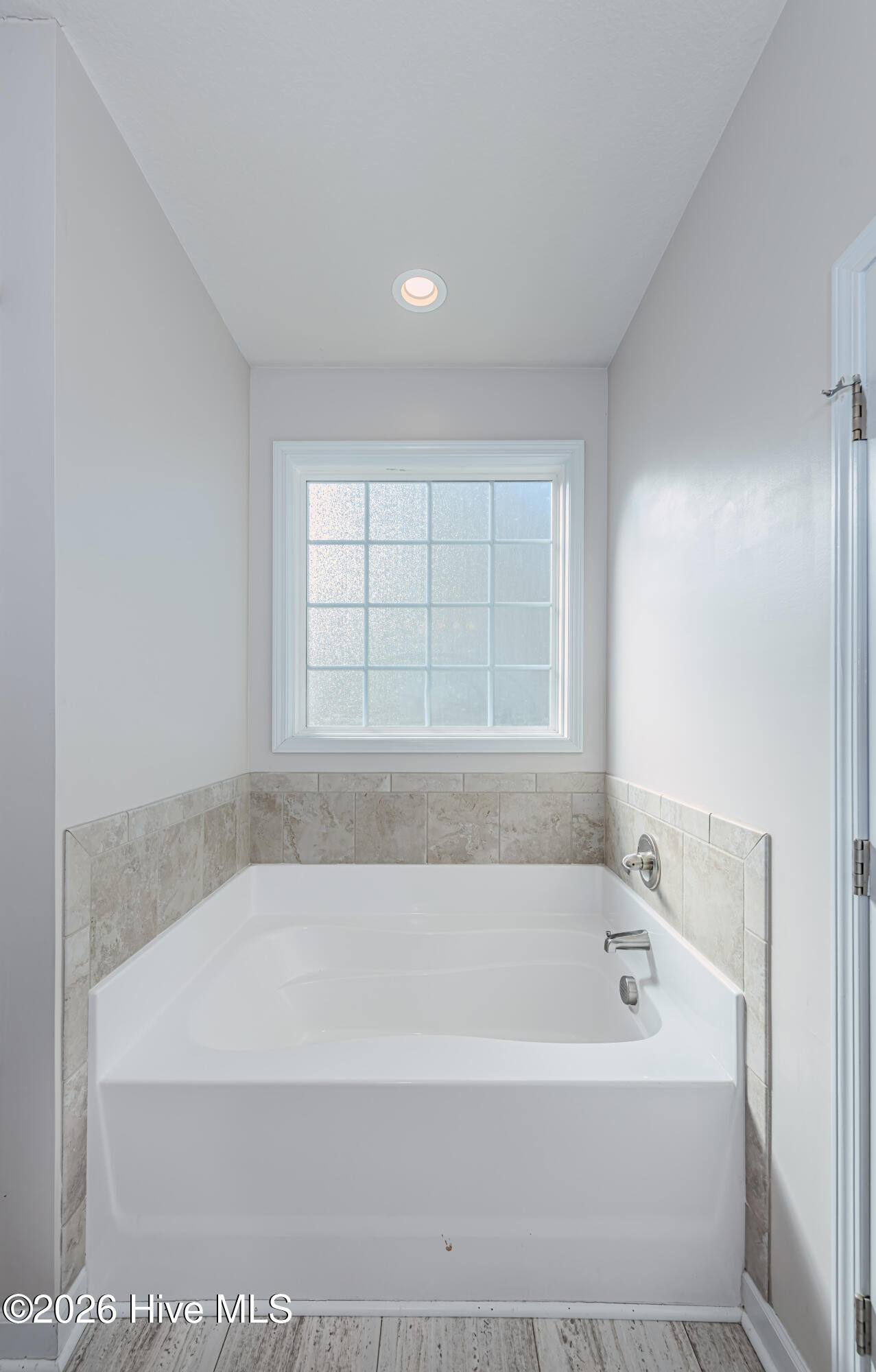 100567221 | Photo 25