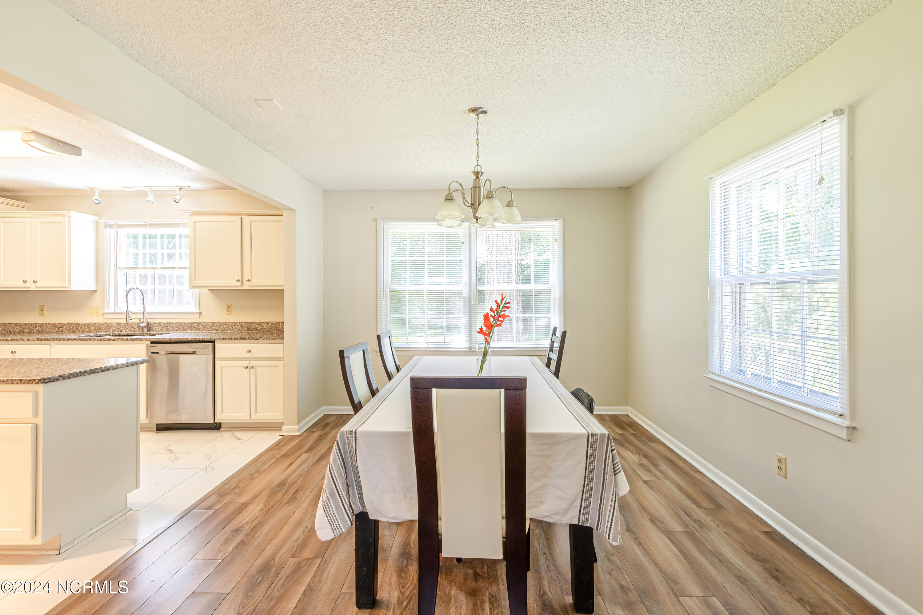 100448019 | Photo 11