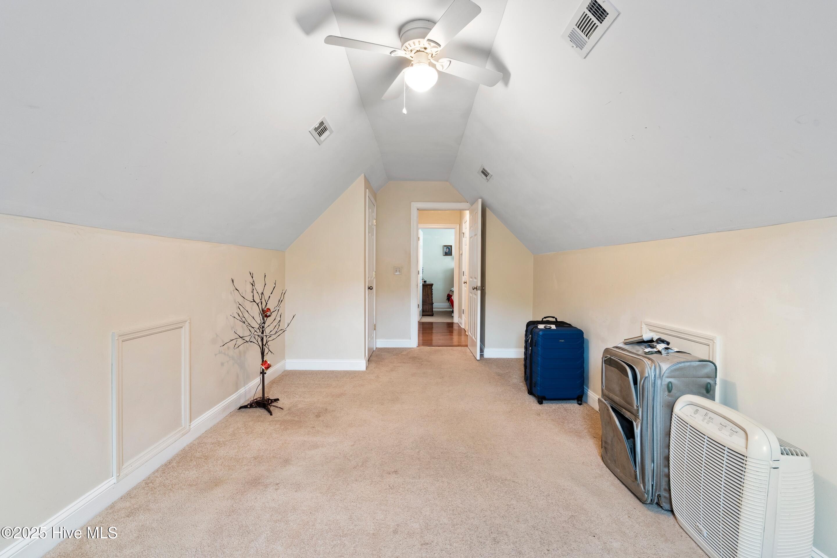 100522609 | Photo 43