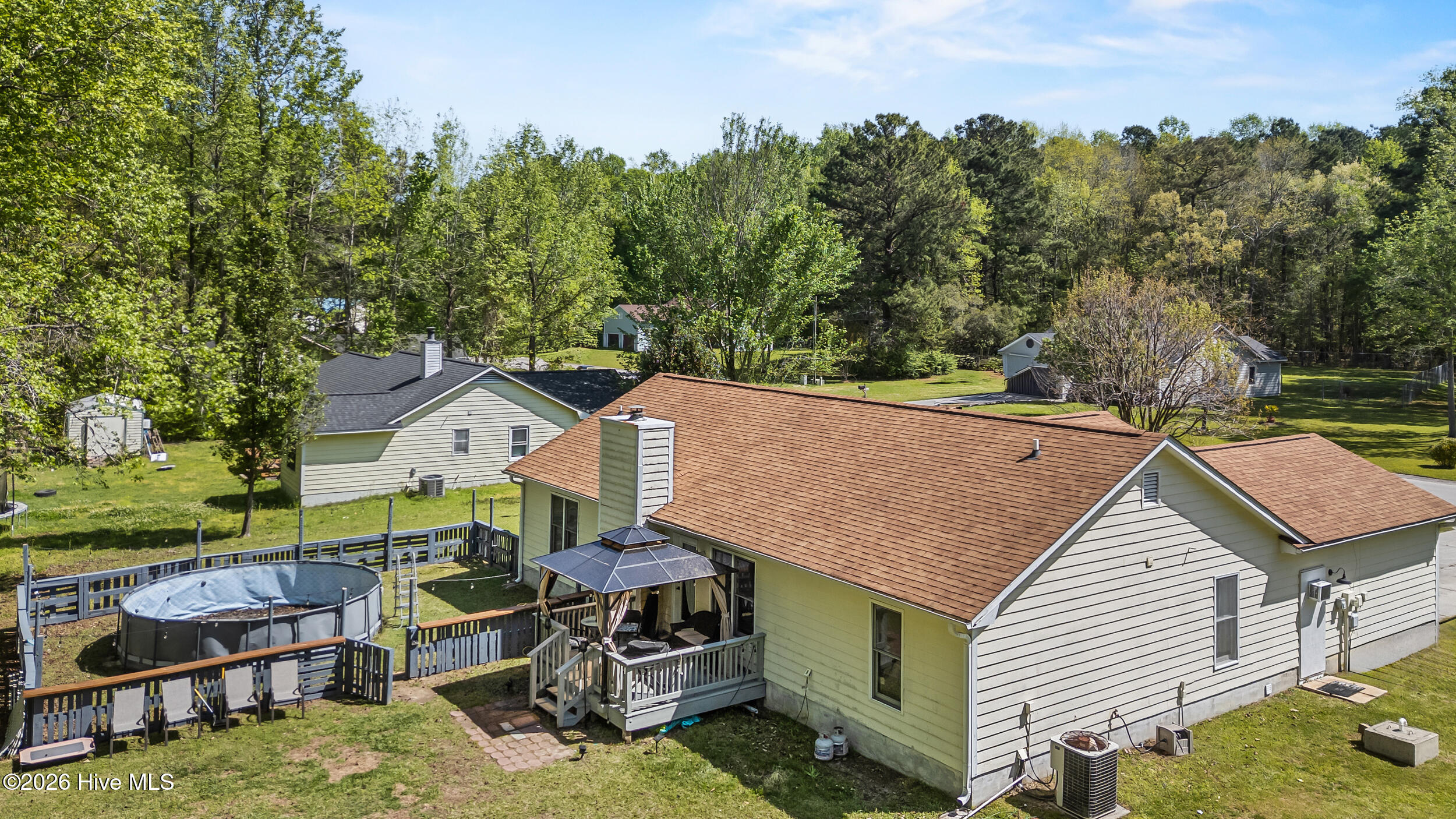 100566789 | Photo 40