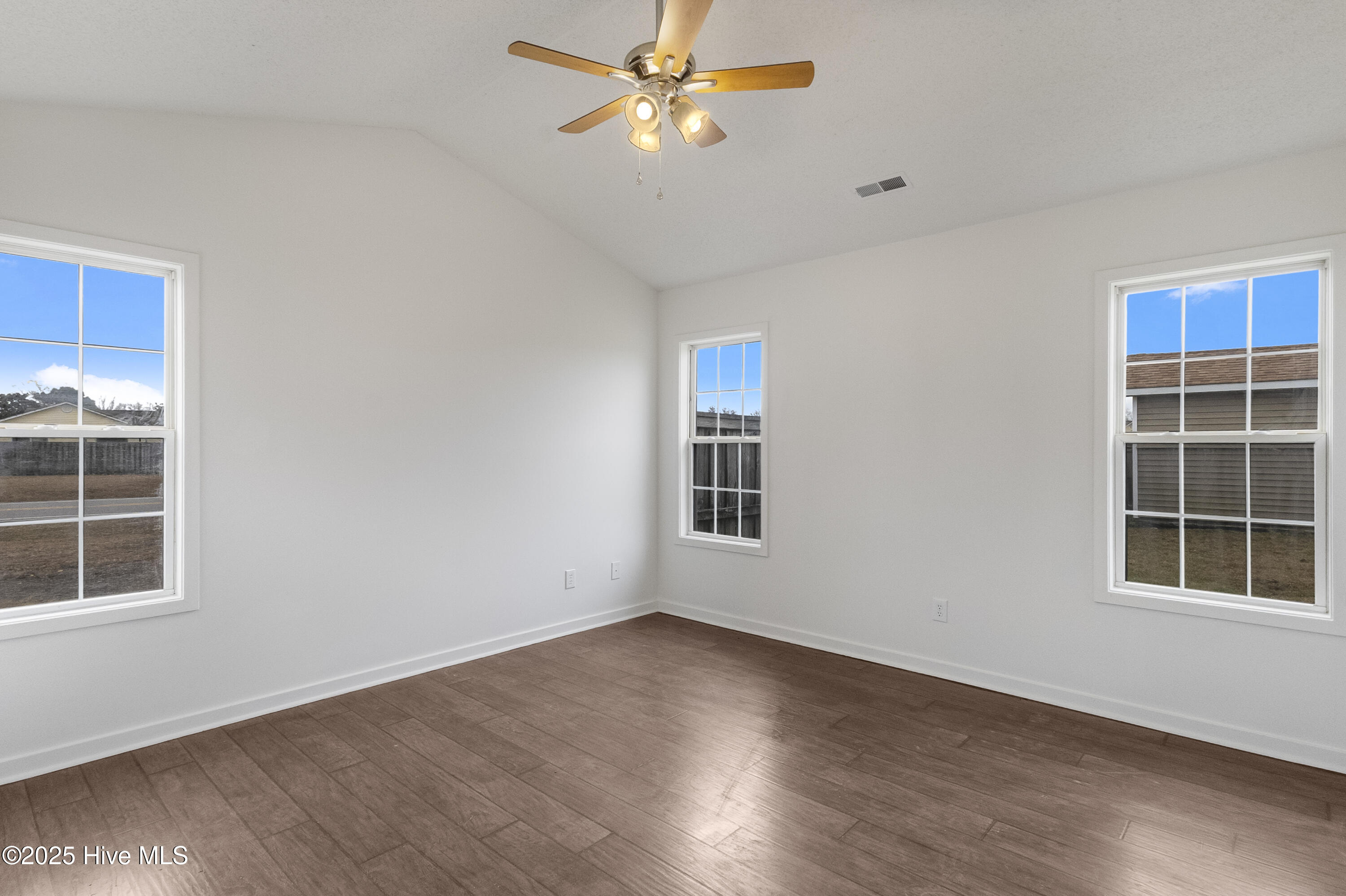 100546767 | Photo 22