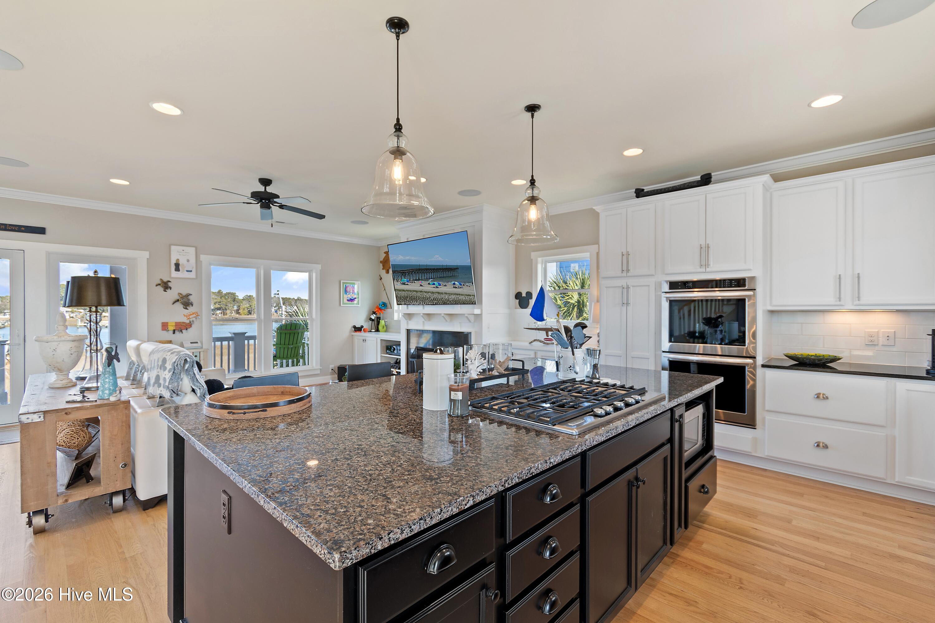 100547870 | Photo 15