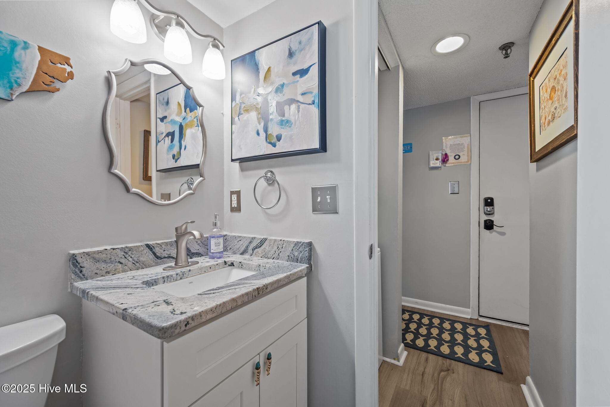 100537273 | Photo 24