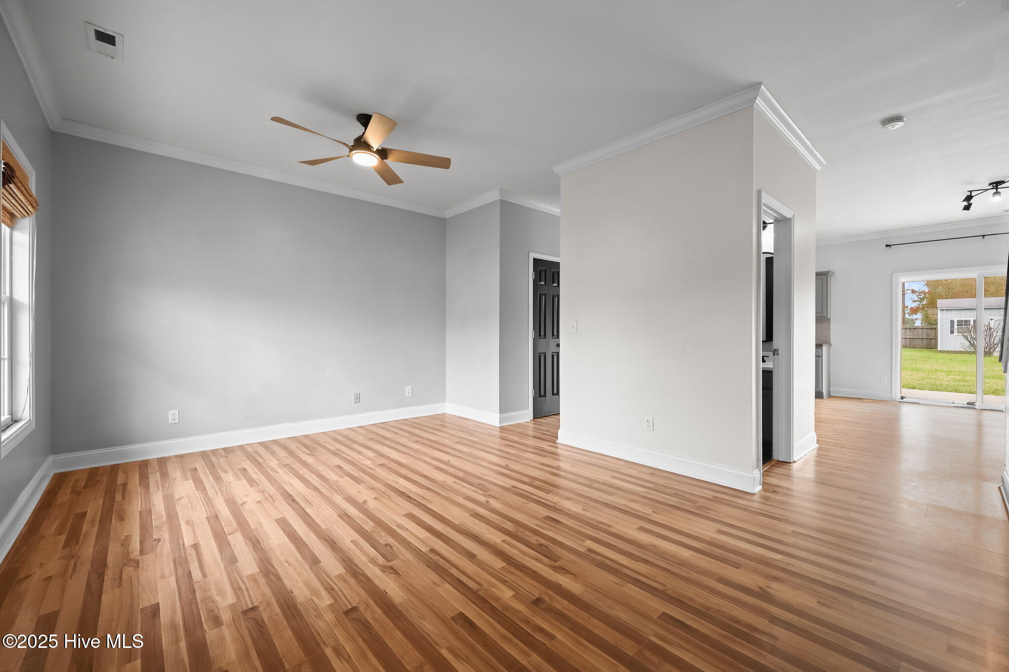 101 Loyd Lane, Beulaville, NC 28518 – photo 12: Living Room