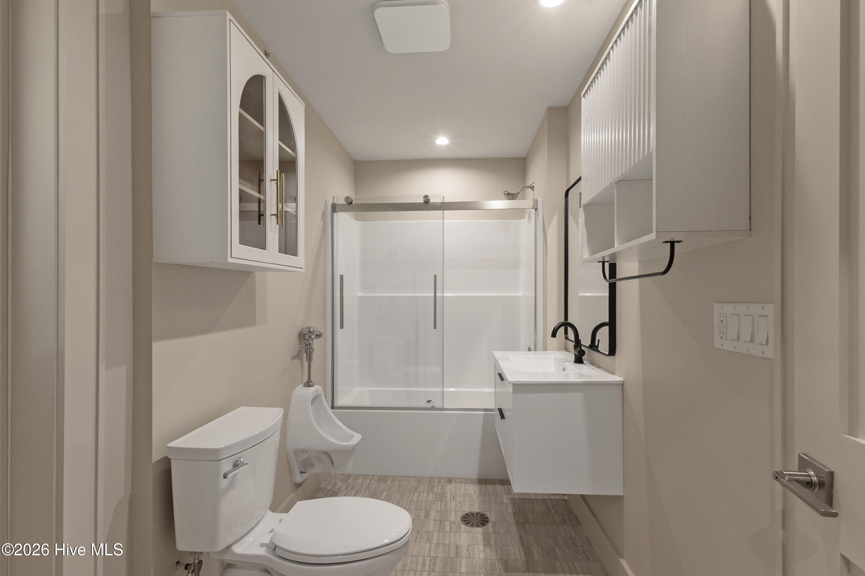 100551953 | Photo 91