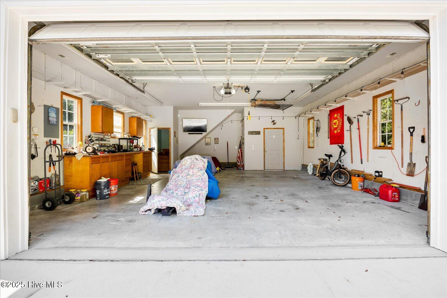 100535280 | Photo 39