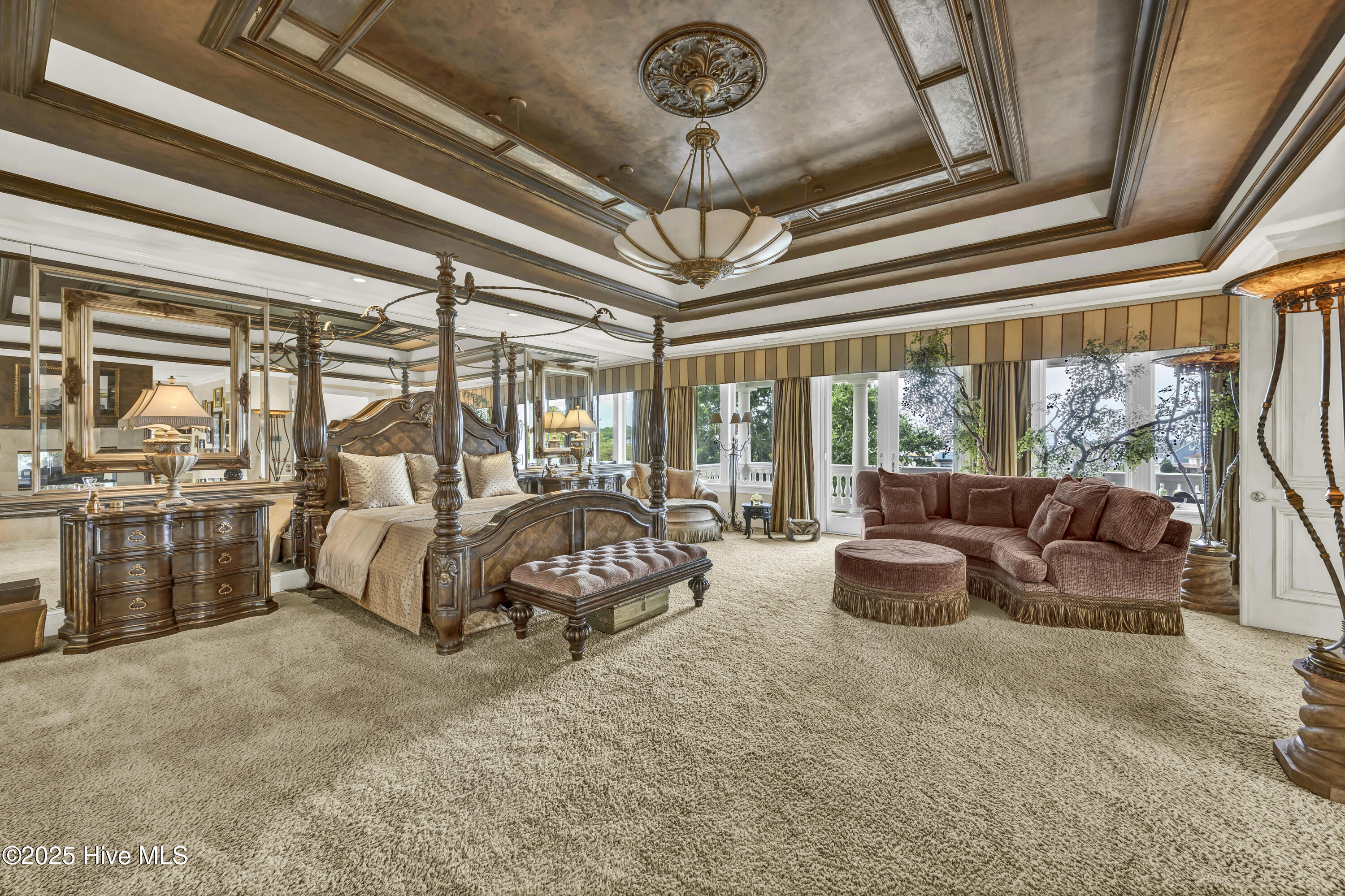 100530989 | Photo 36