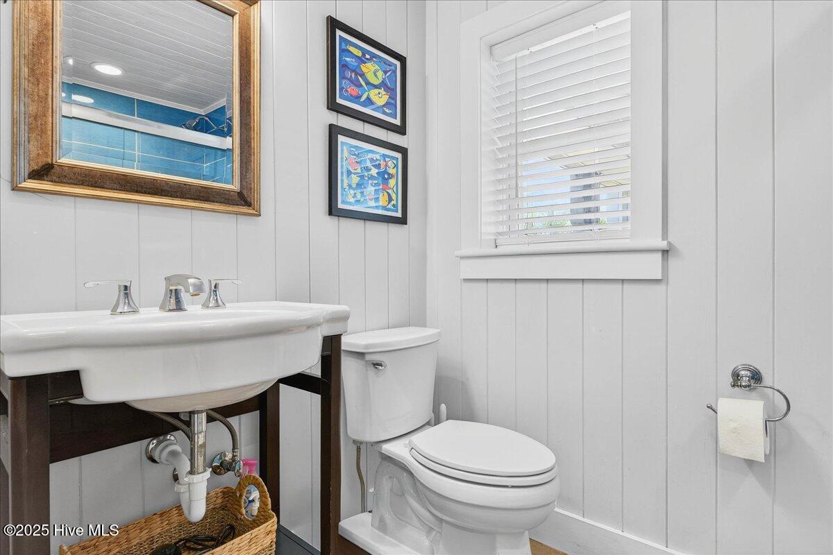 100527780 | Photo 35