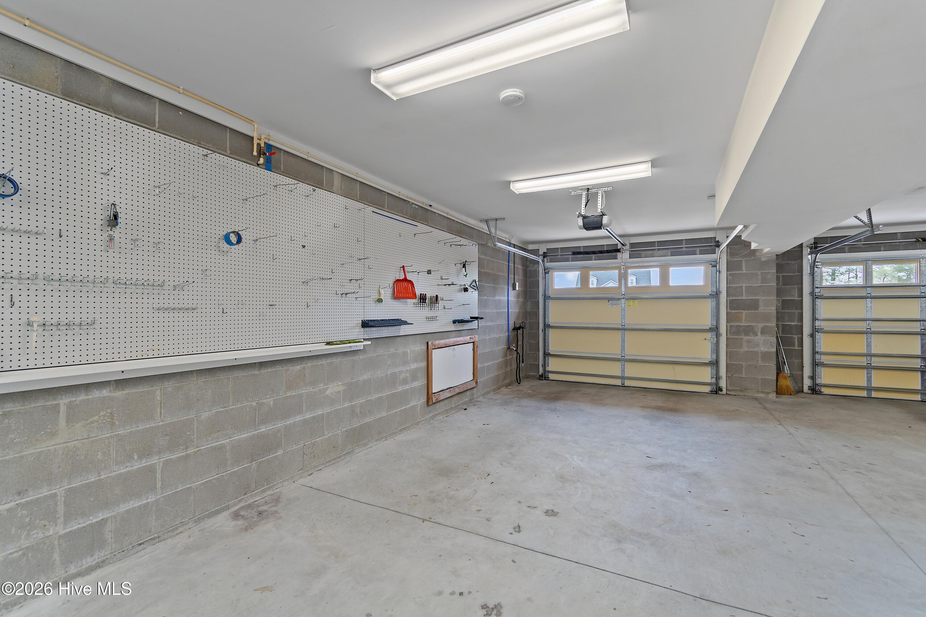 100557427 | Photo 49