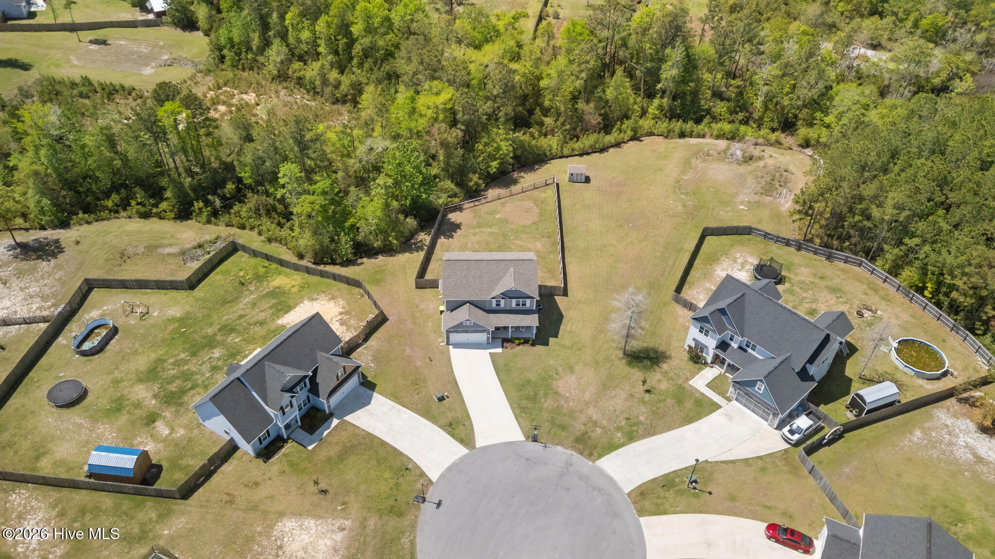 100568670 | Photo 42