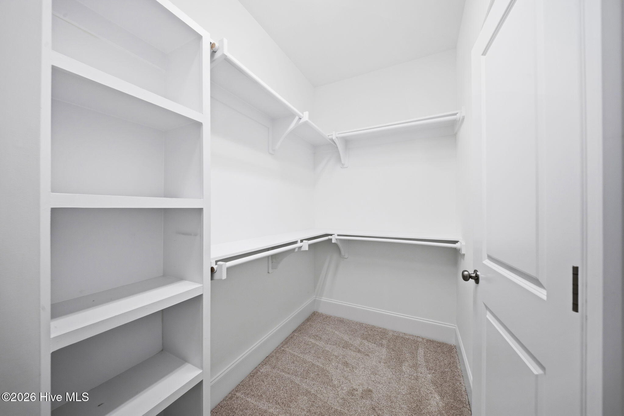 100567519 | Photo 29