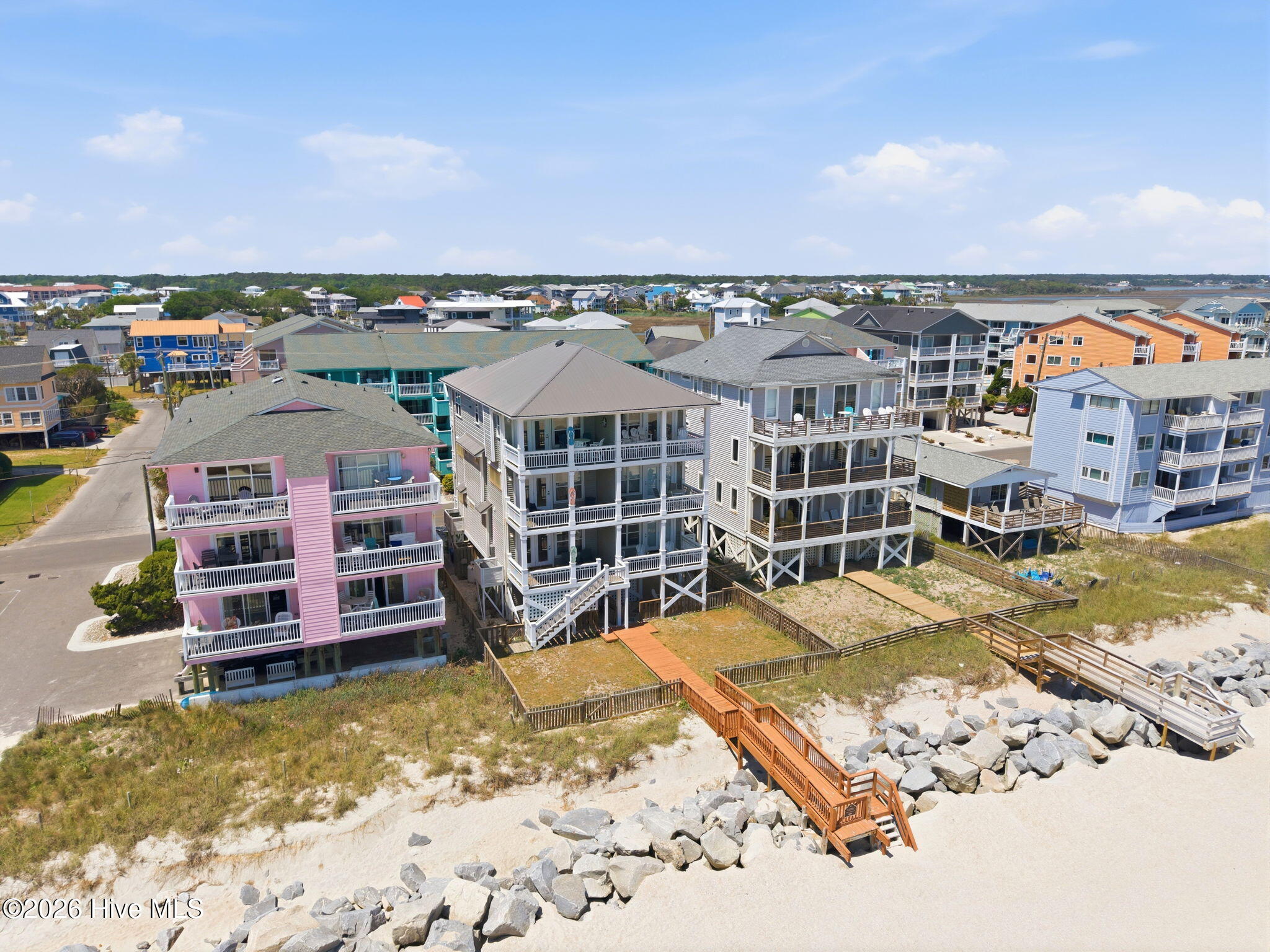 100570337 | Photo 19