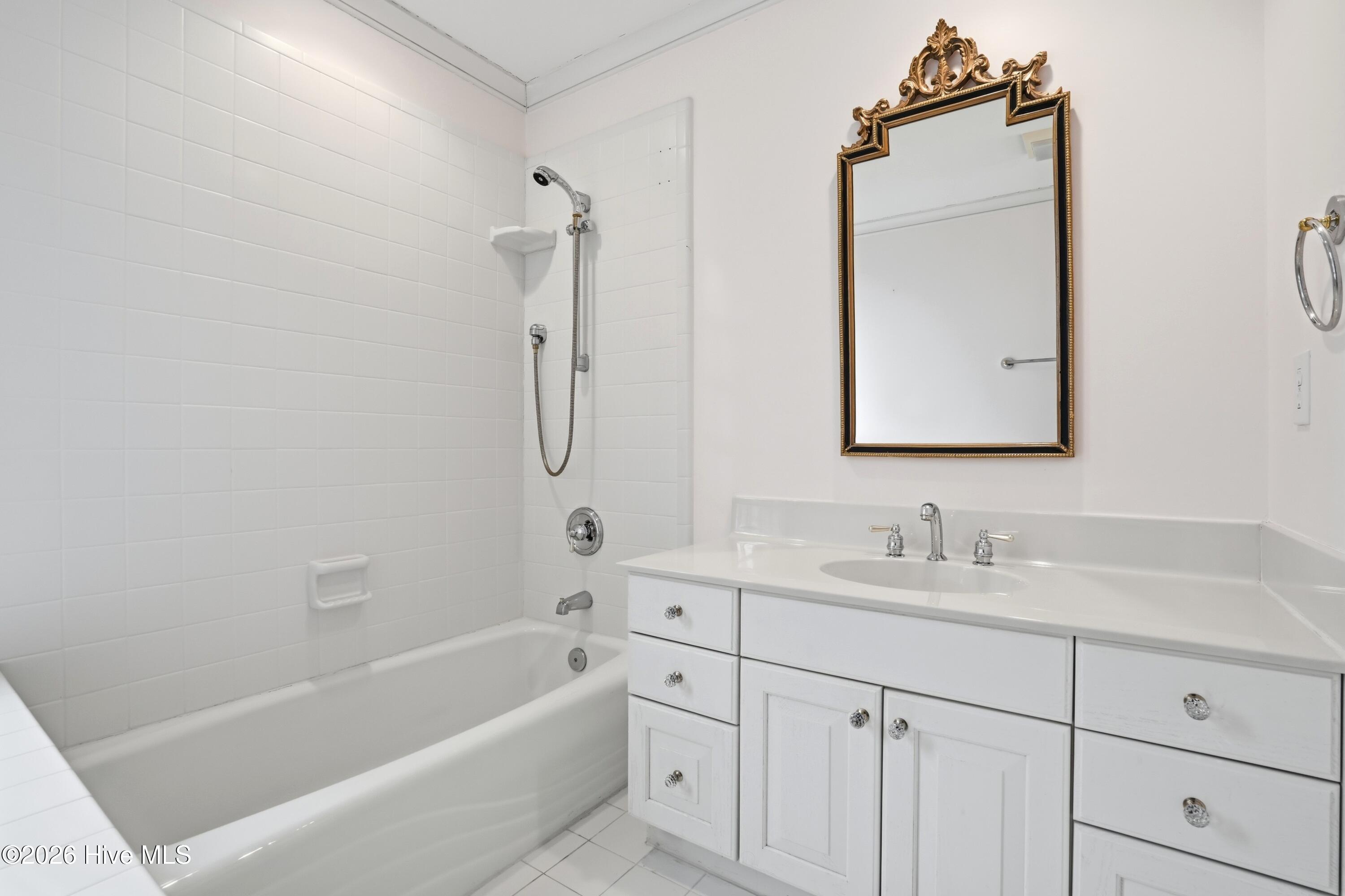 100556046 | Photo 70