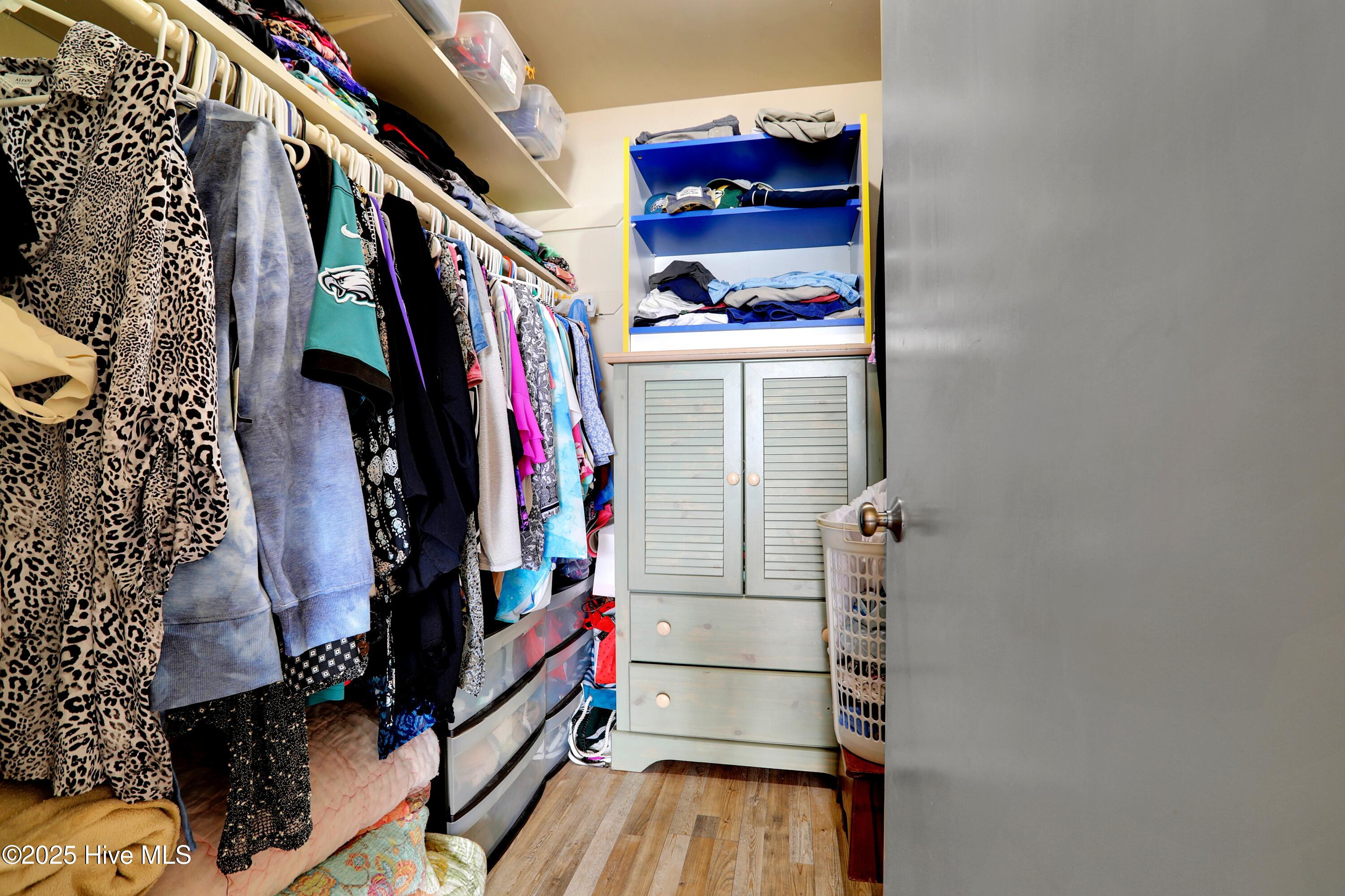 100534046 | Photo 23