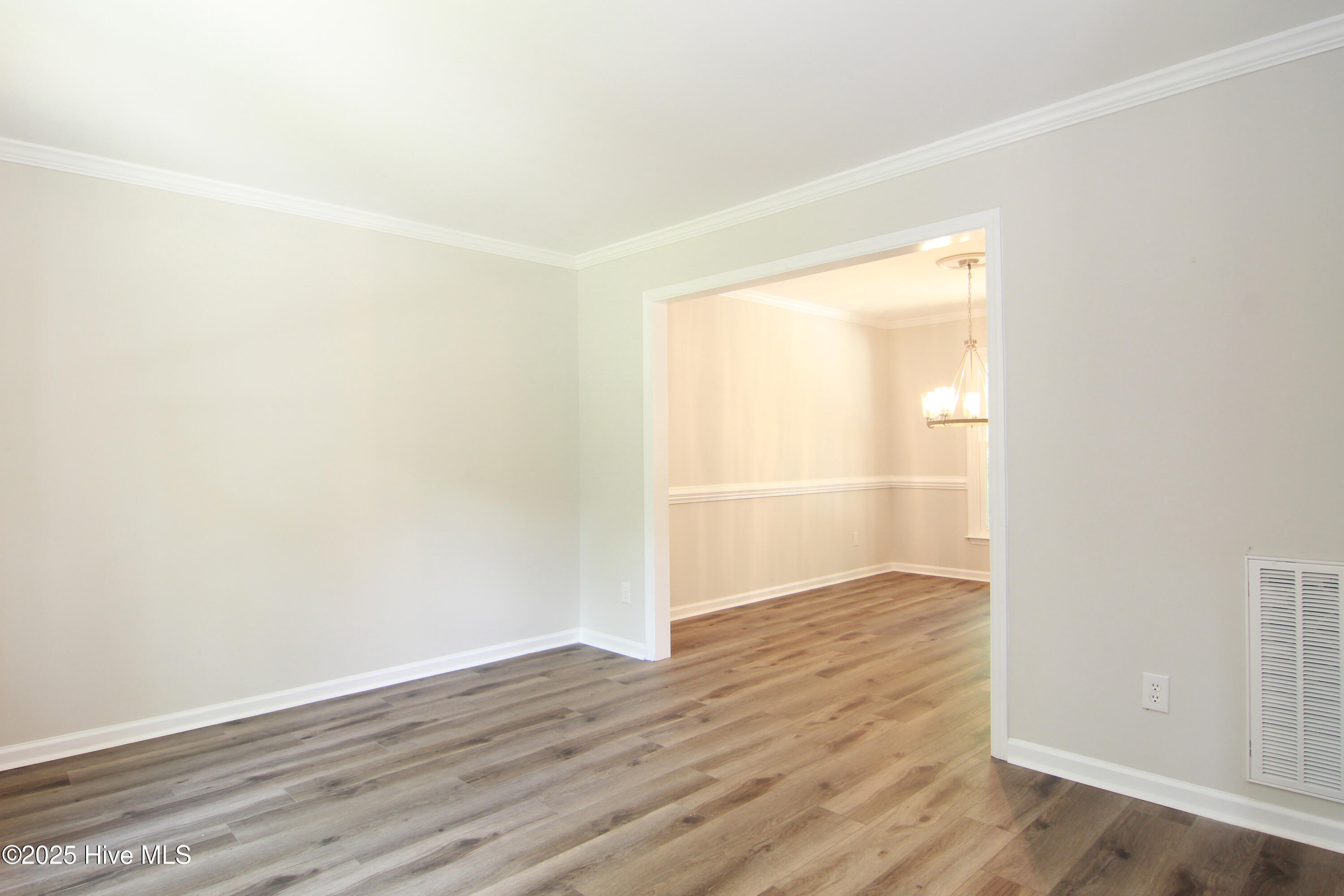 100517489 | Photo 16