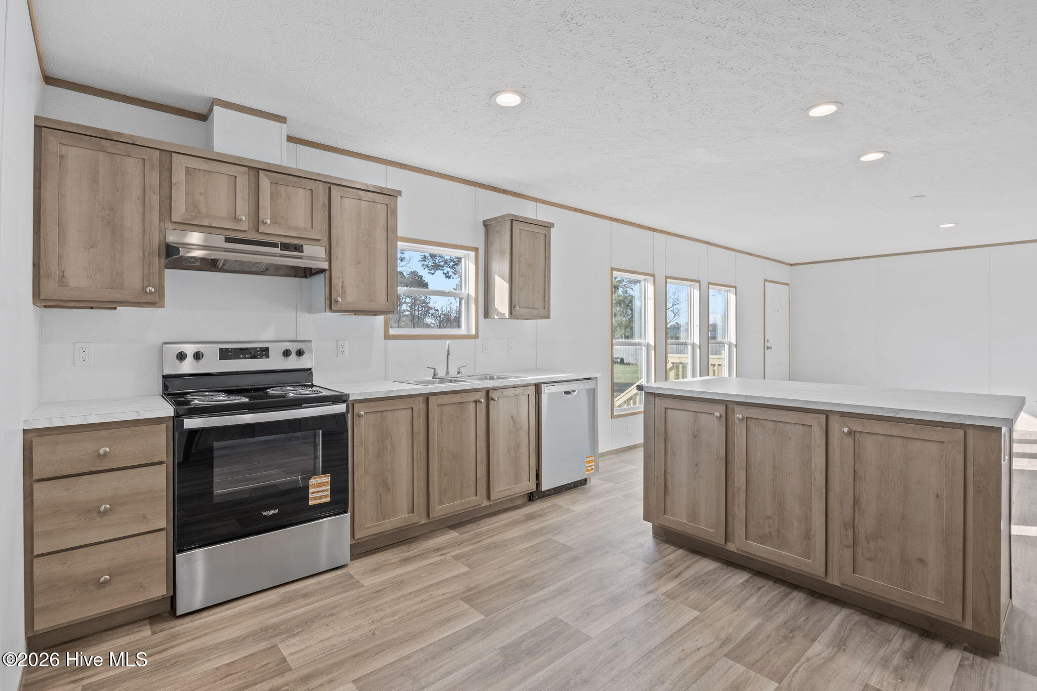 100561520 | Photo 12