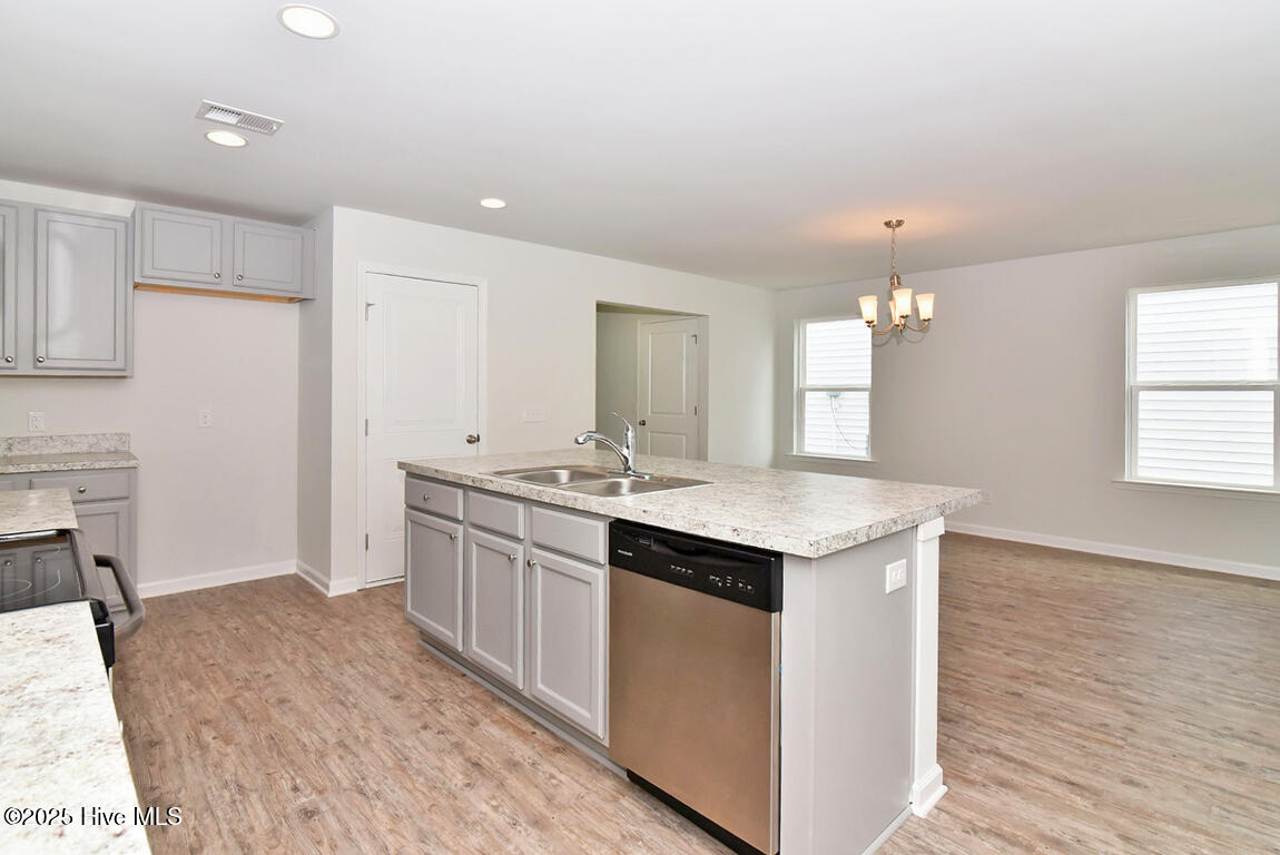 100556362 | Photo 14