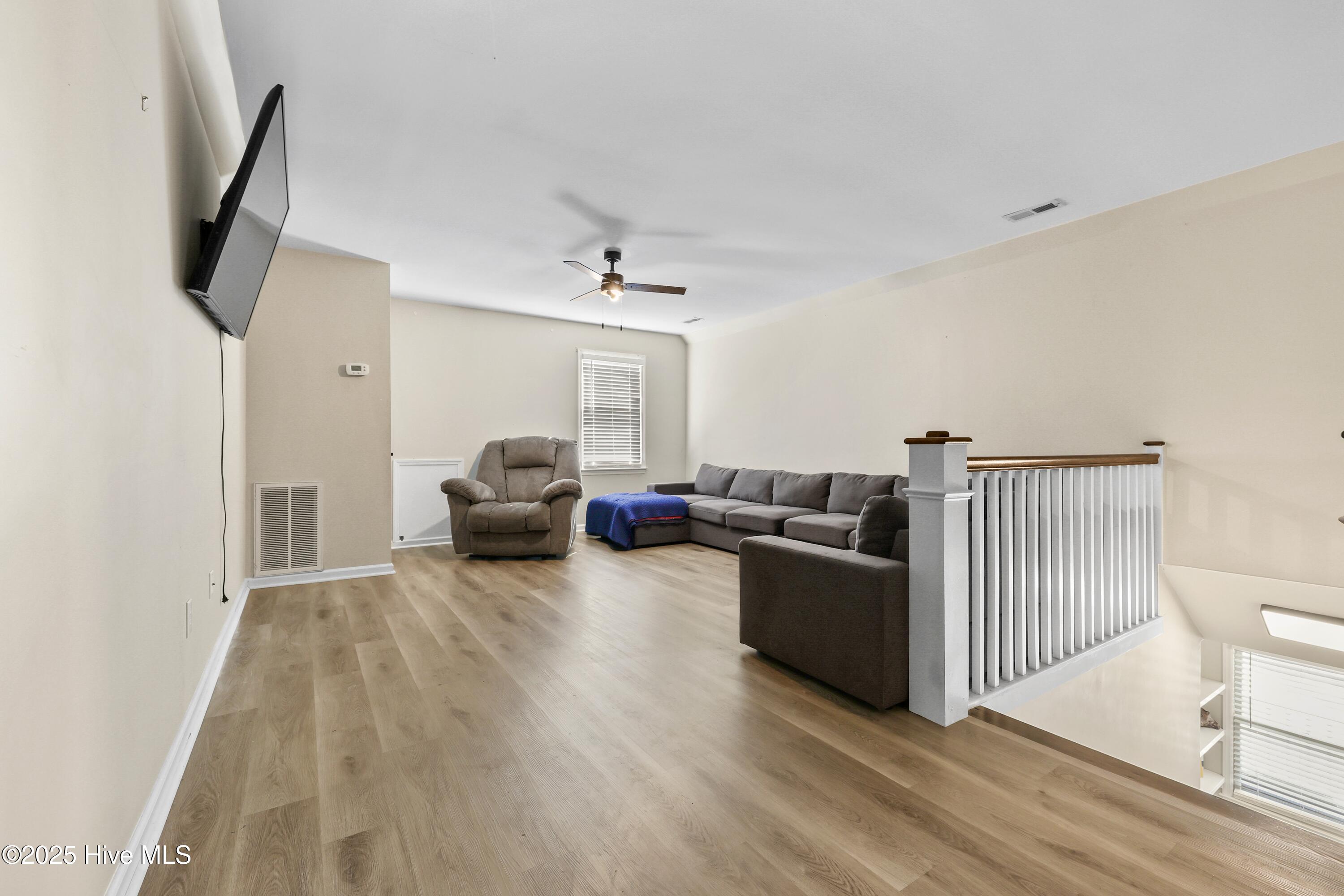 100494735 | Photo 52