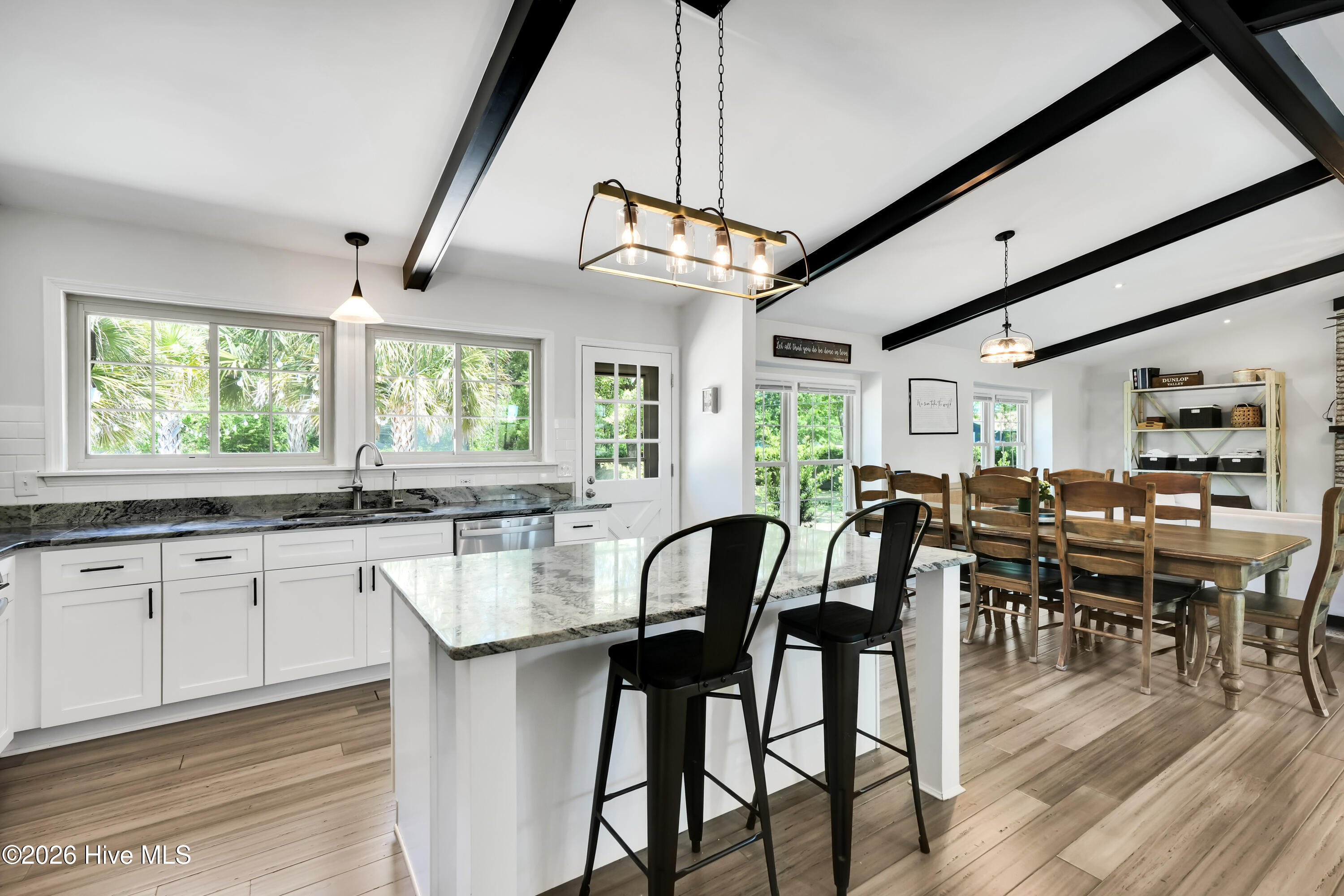 100567428 | Photo 12