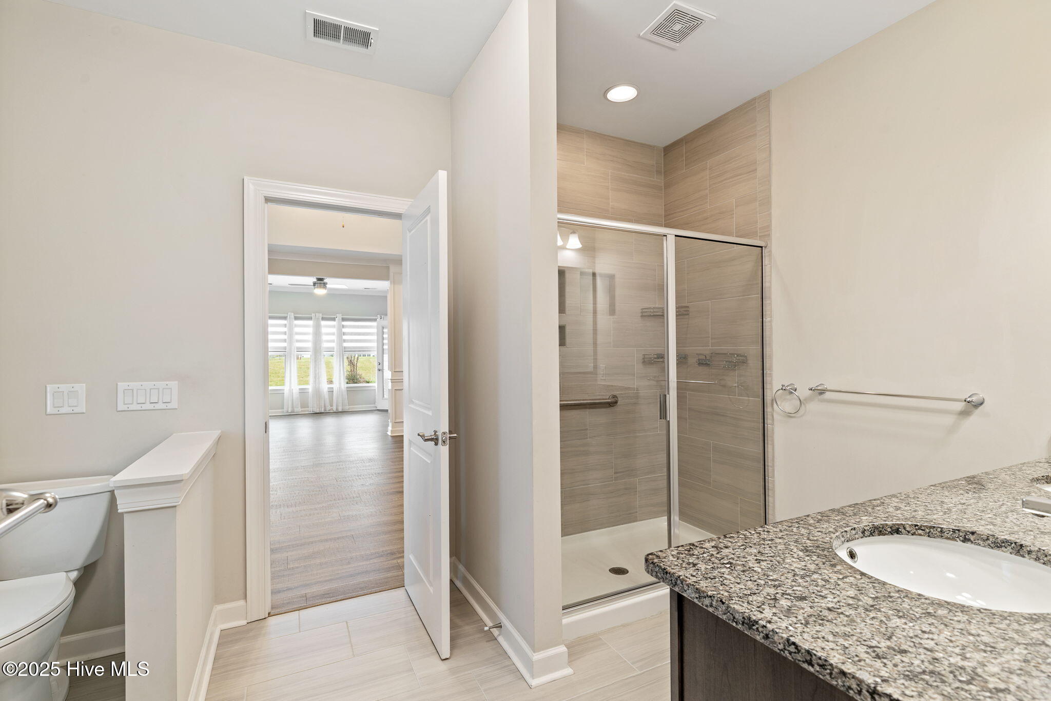 100534231 | Photo 34