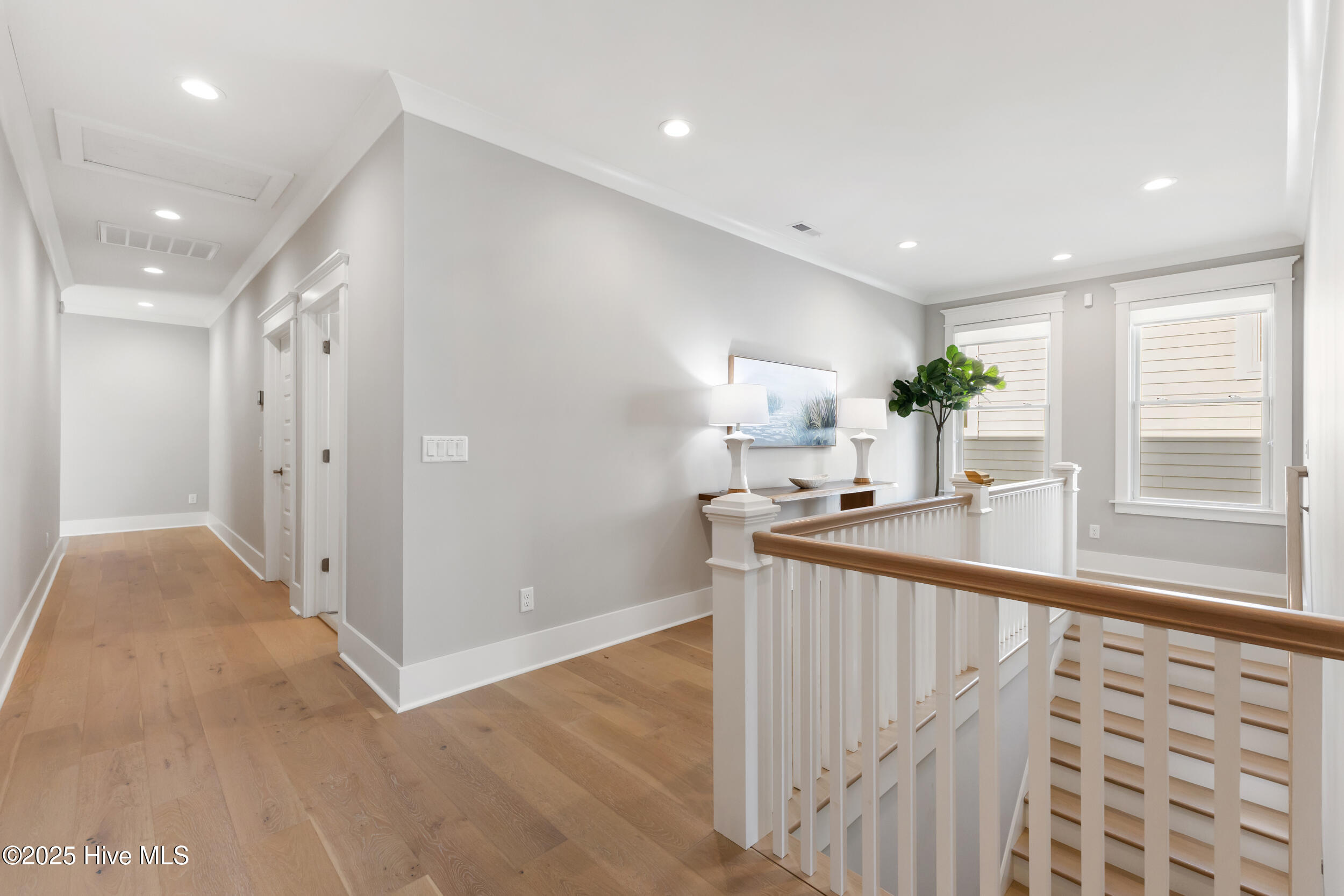 100535952 | Photo 46