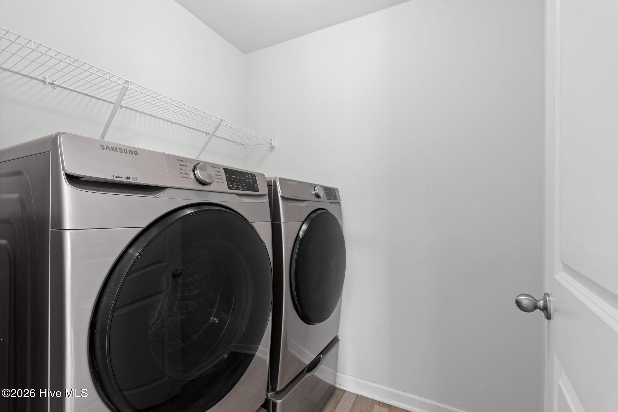 100591215 | Photo 25