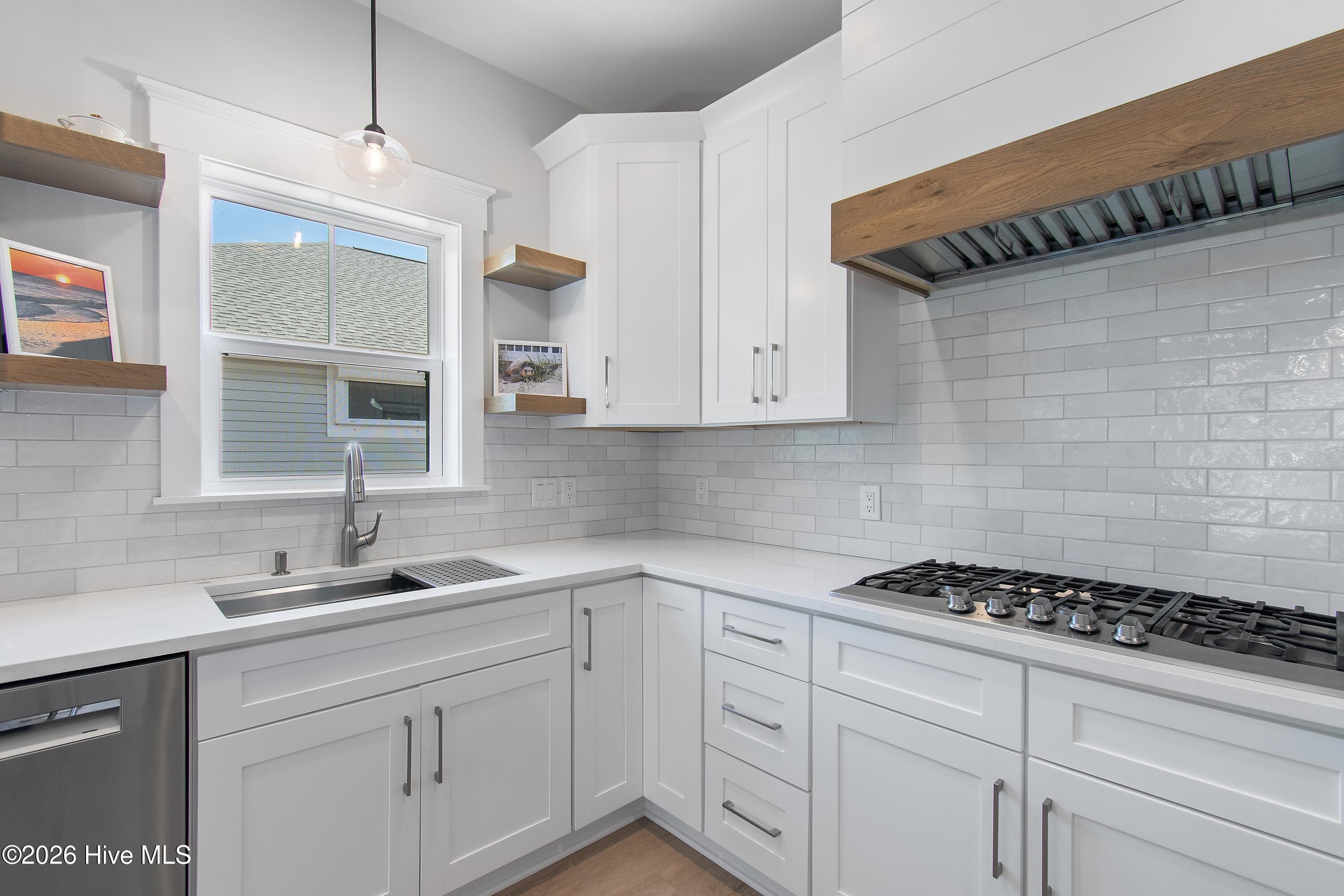 100567576 | Photo 14