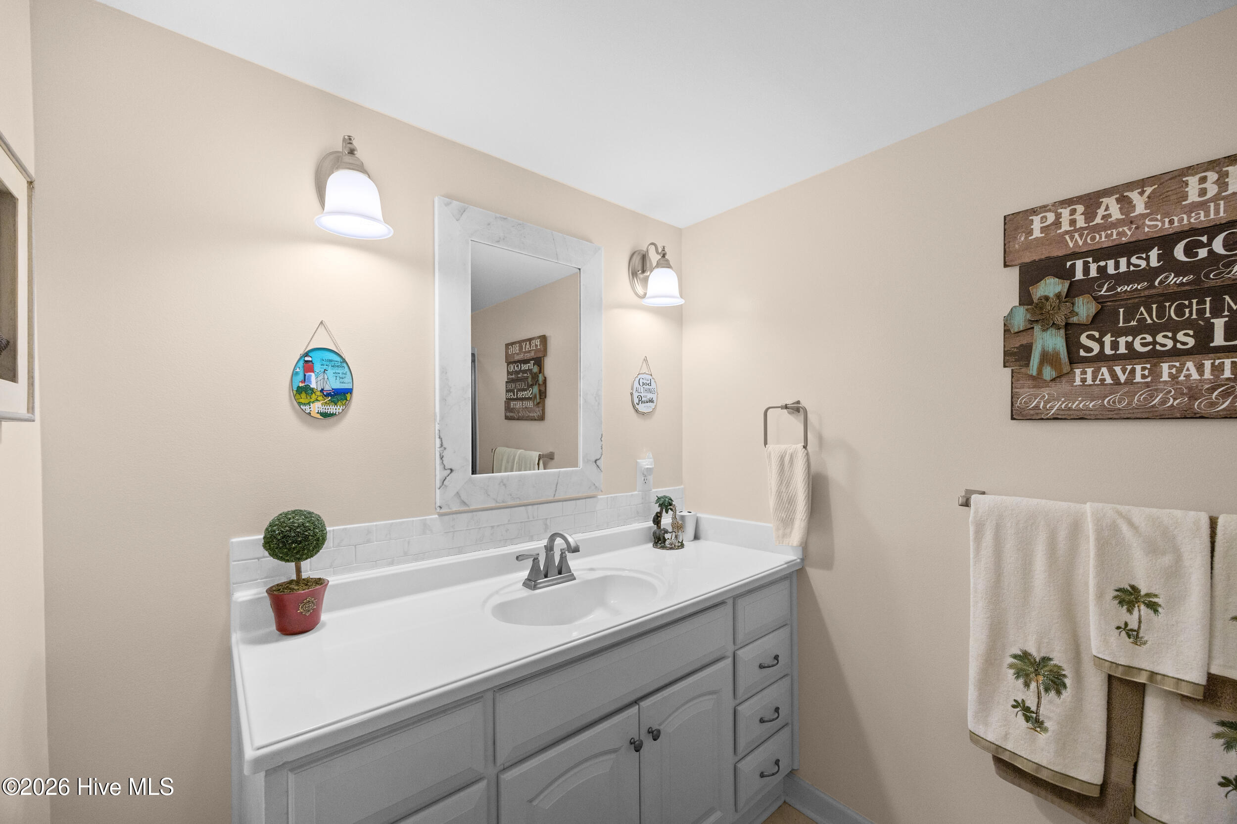 100567287 | Photo 24