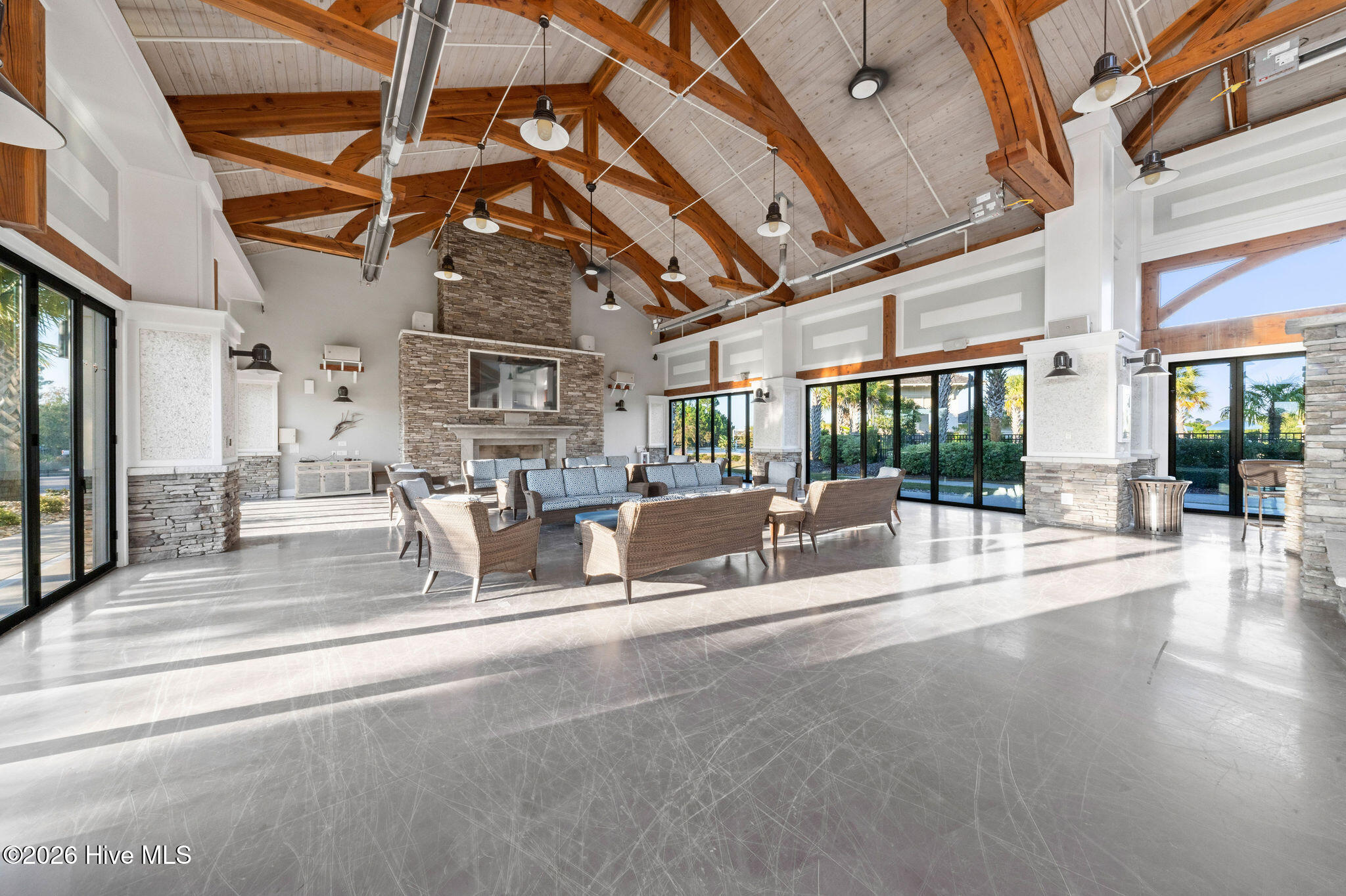 100565690 | Photo 86