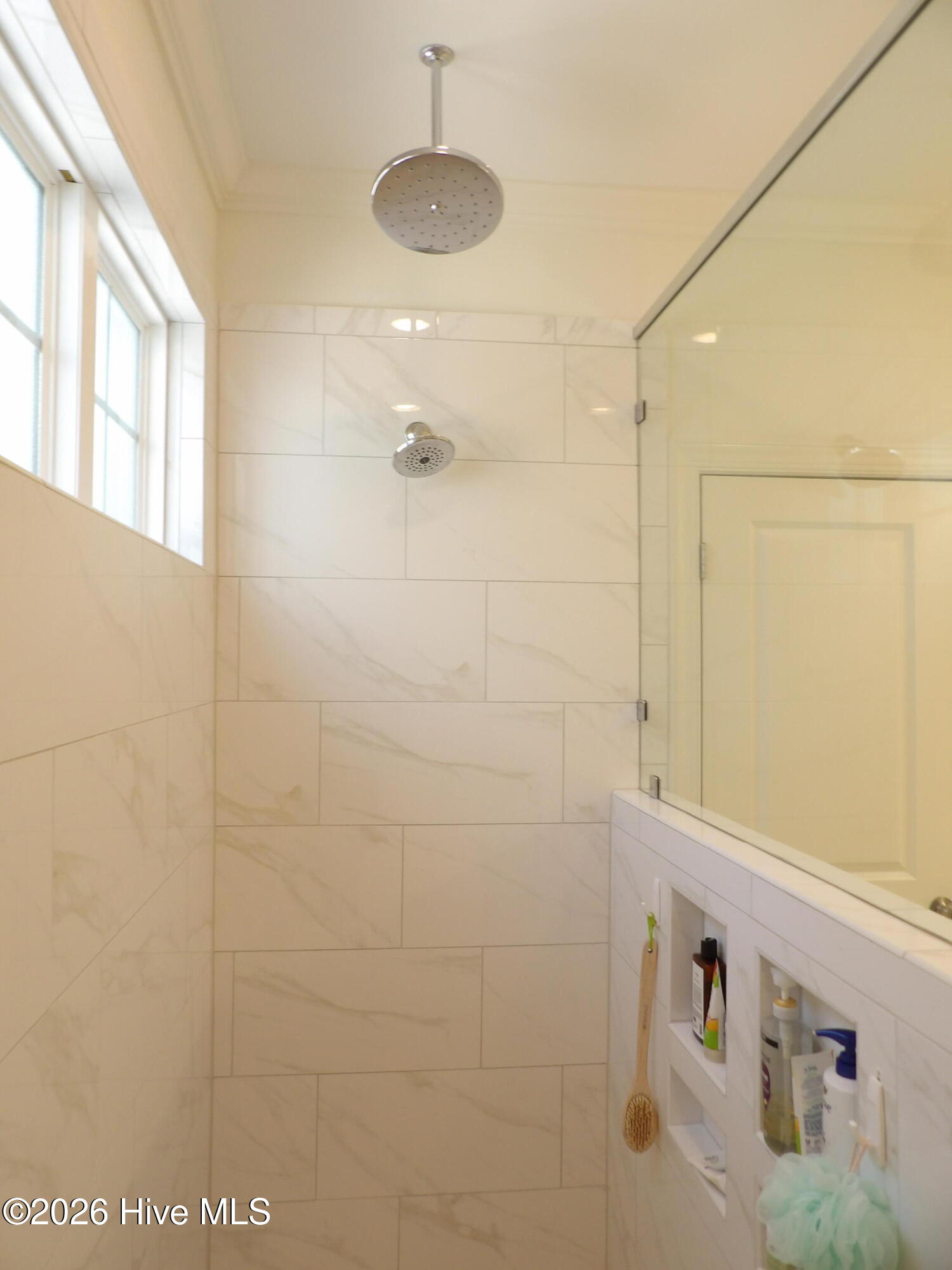 100561891 | Photo 35