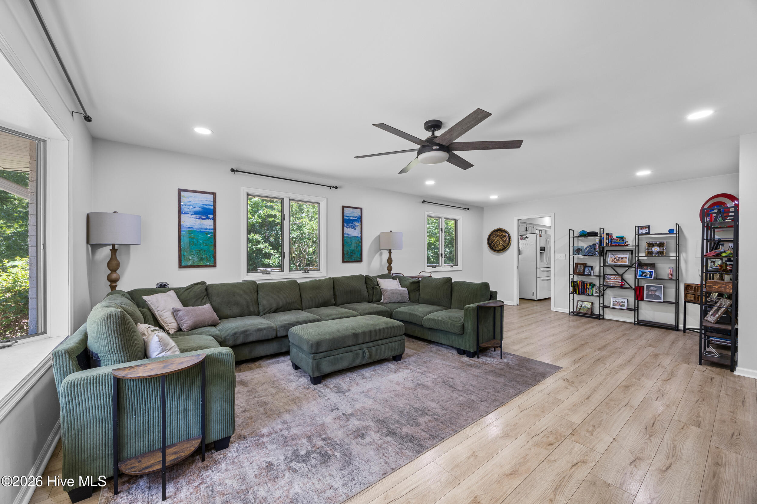 100579307 | Photo 8
