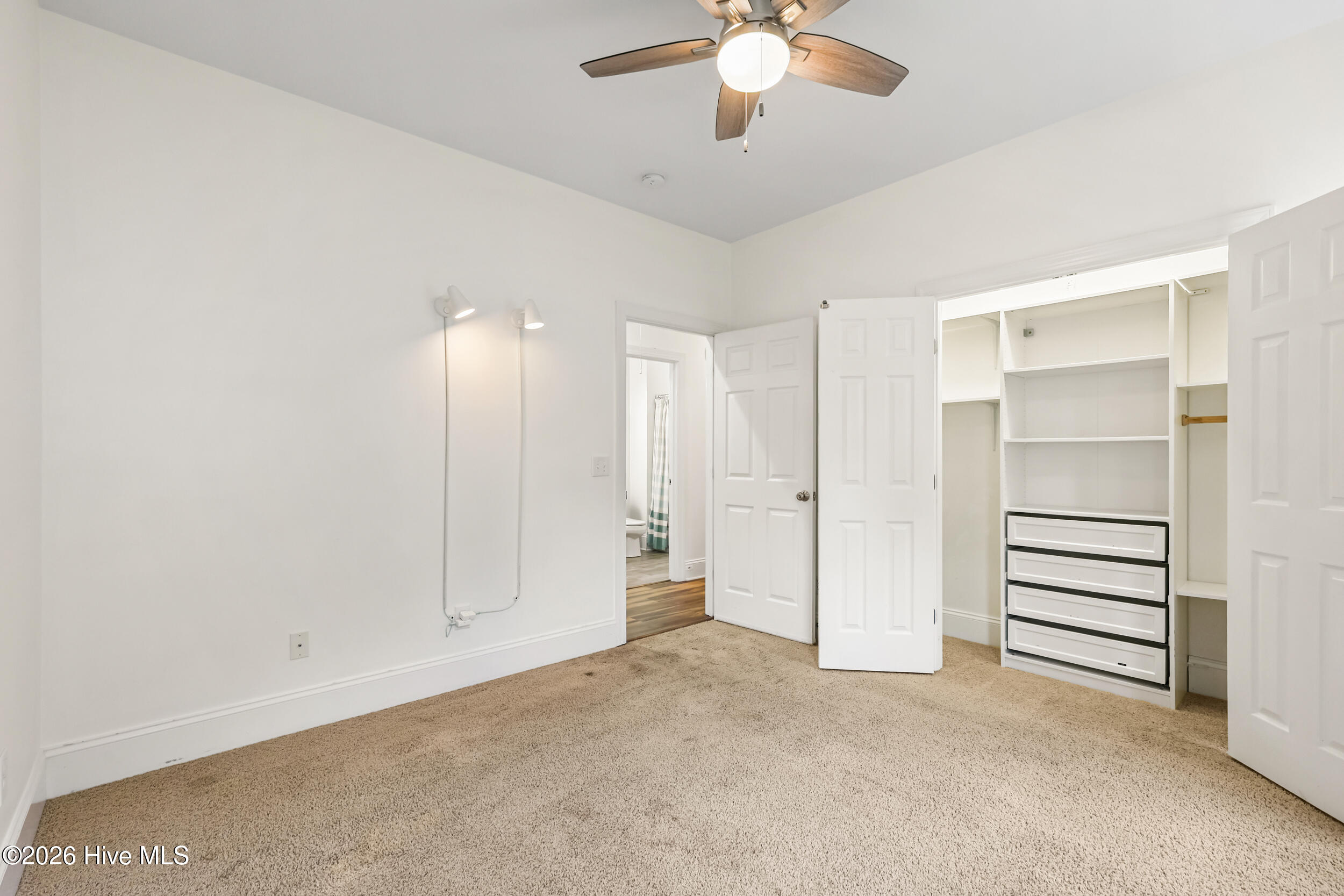 100547349 | Photo 33